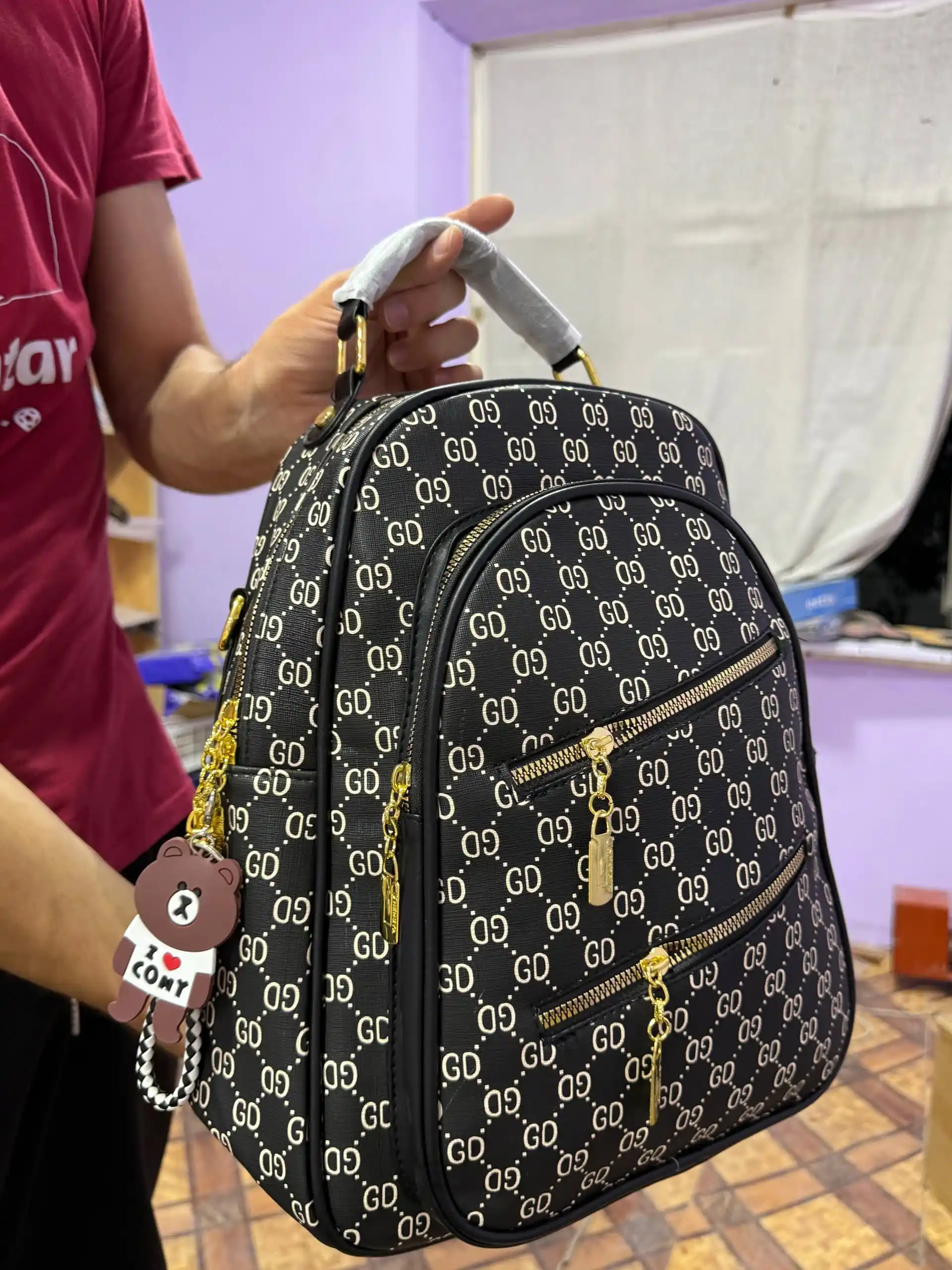 Ayollar uchun shahar uslubidagi charm ryukzak — qizlar uchun zamonaviy, keng va qulay ryukzak