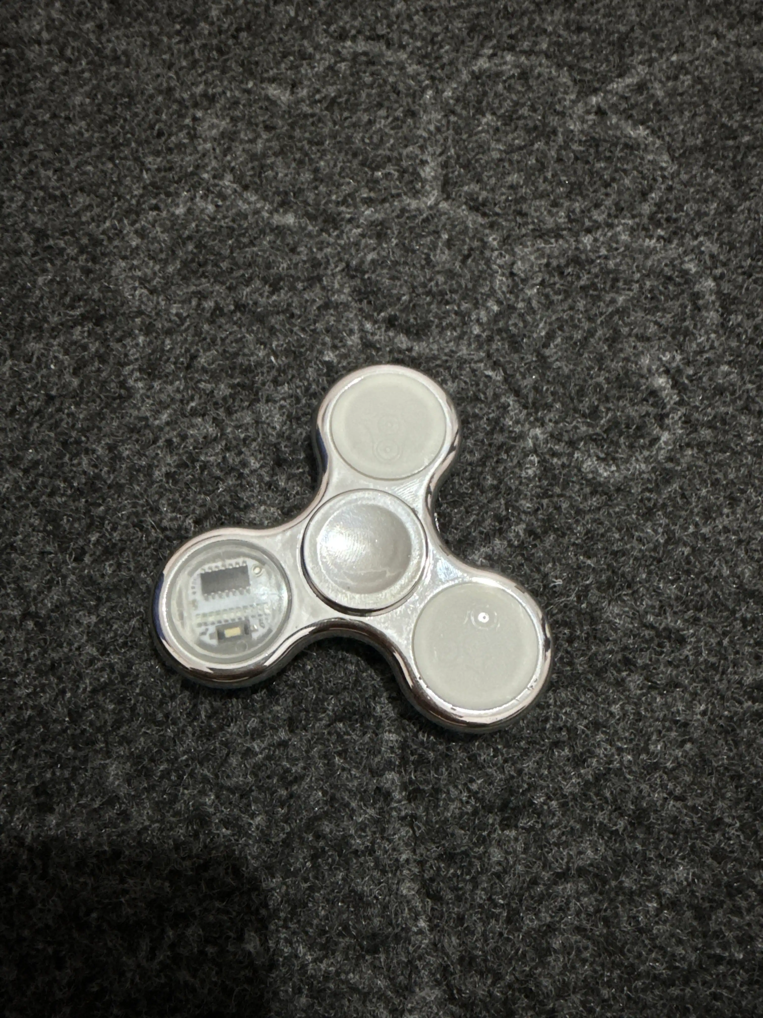 Fidget Spinner anti-stress o'yinchog'i, 3 qanotli, bolalar va kattalar uchun