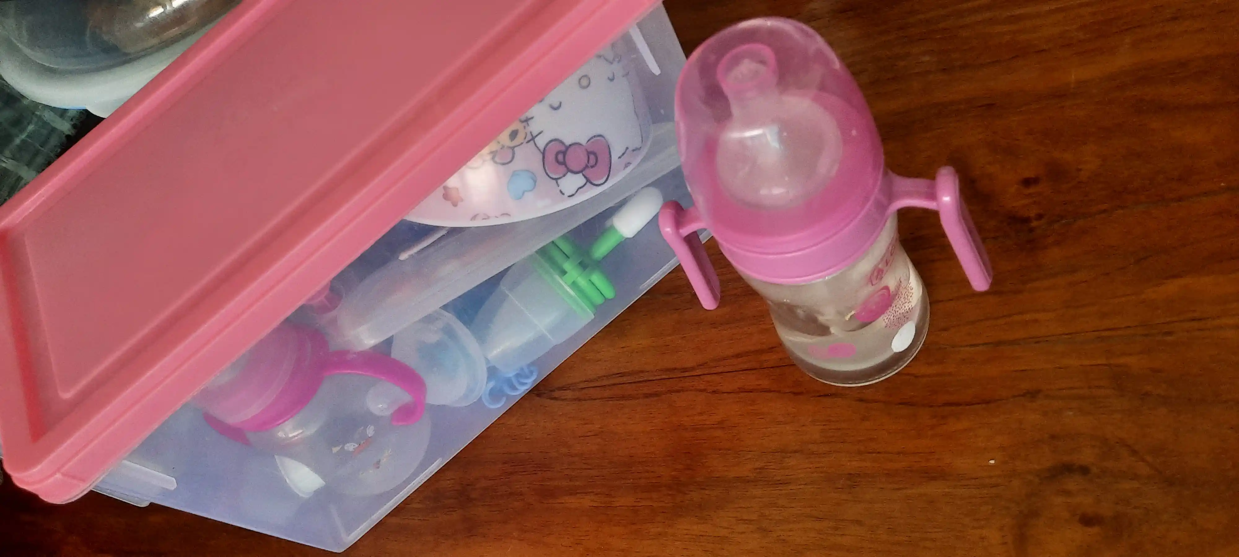 Narsalar saqlash uchun plastic idish