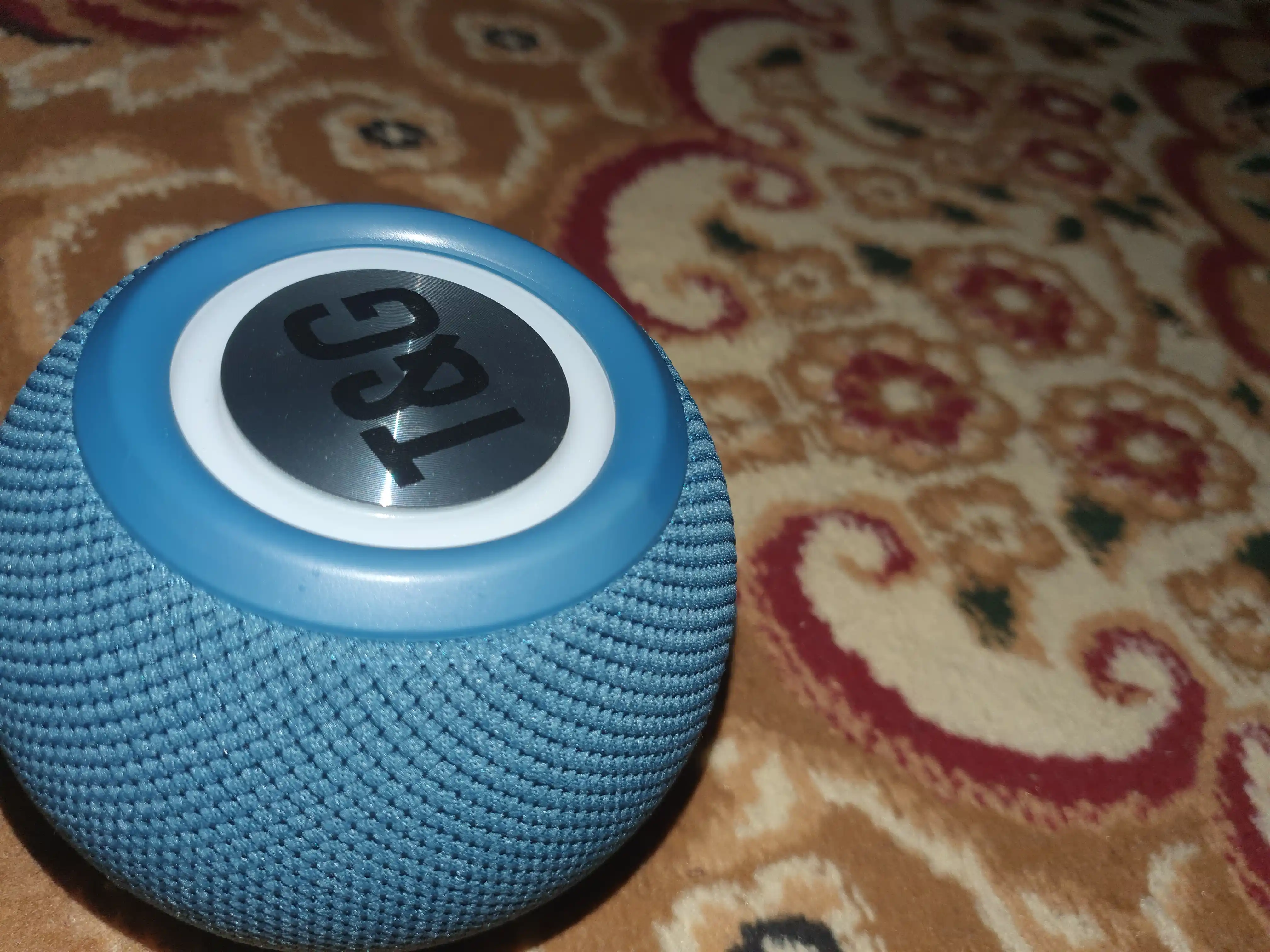Kolonka simsiz, portativ akustika tizimi, RGB yoritgich bilan, Bluetooth