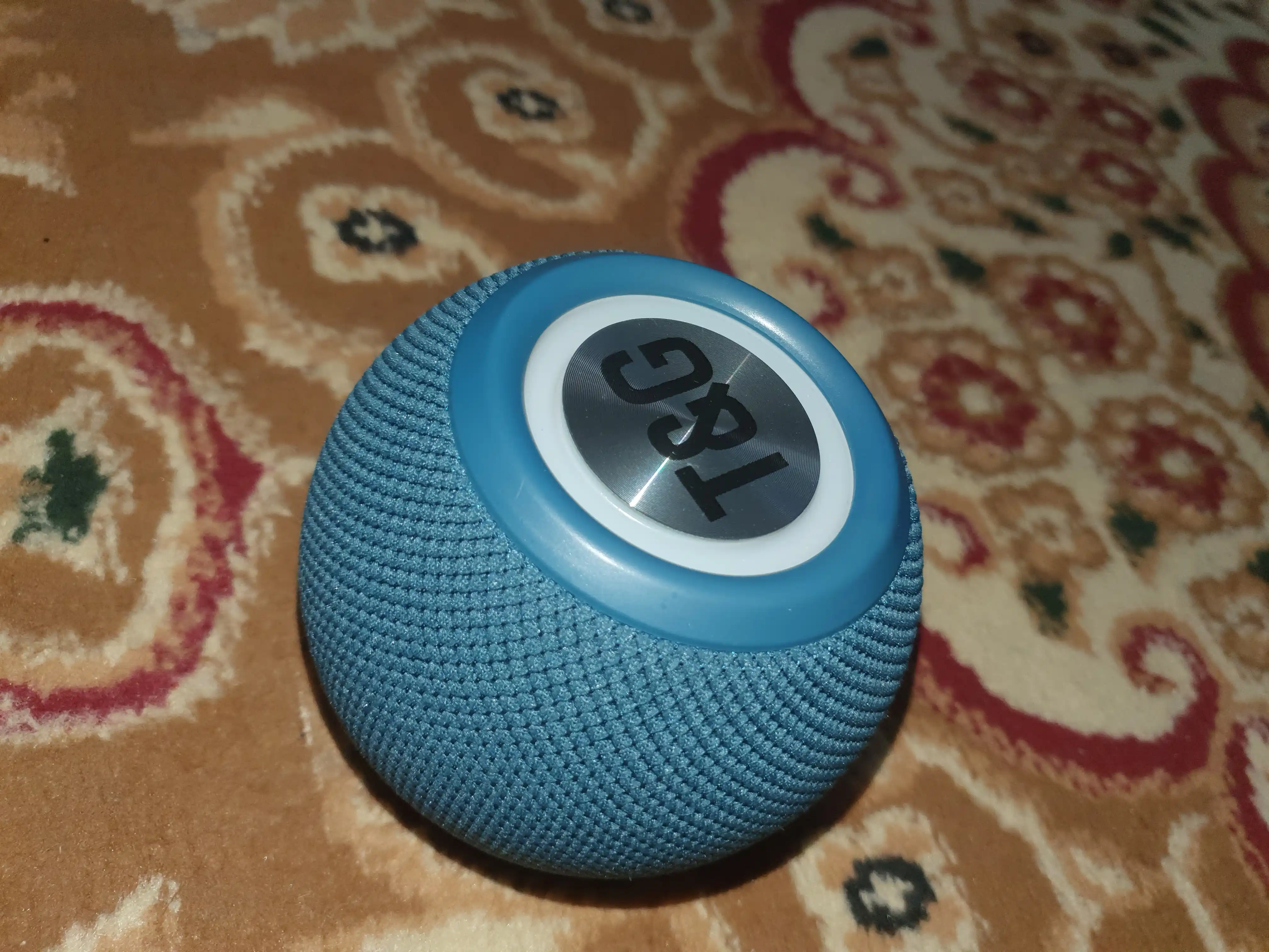 Kolonka simsiz, portativ akustika tizimi, RGB yoritgich bilan, Bluetooth