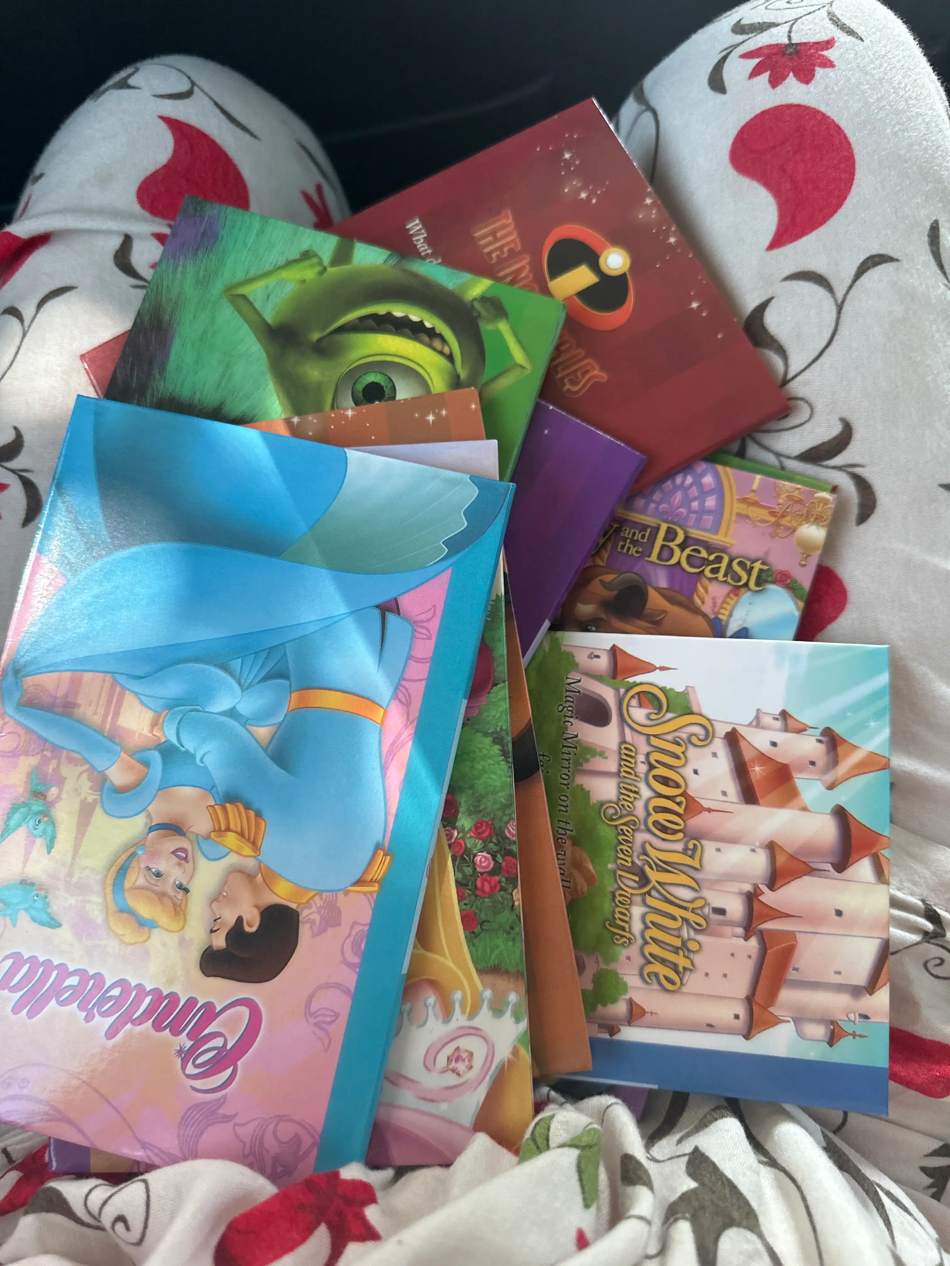 Disney Mini storybook library. Bambi, Peter Pan, Aladdin, Cindrella, The Lion King