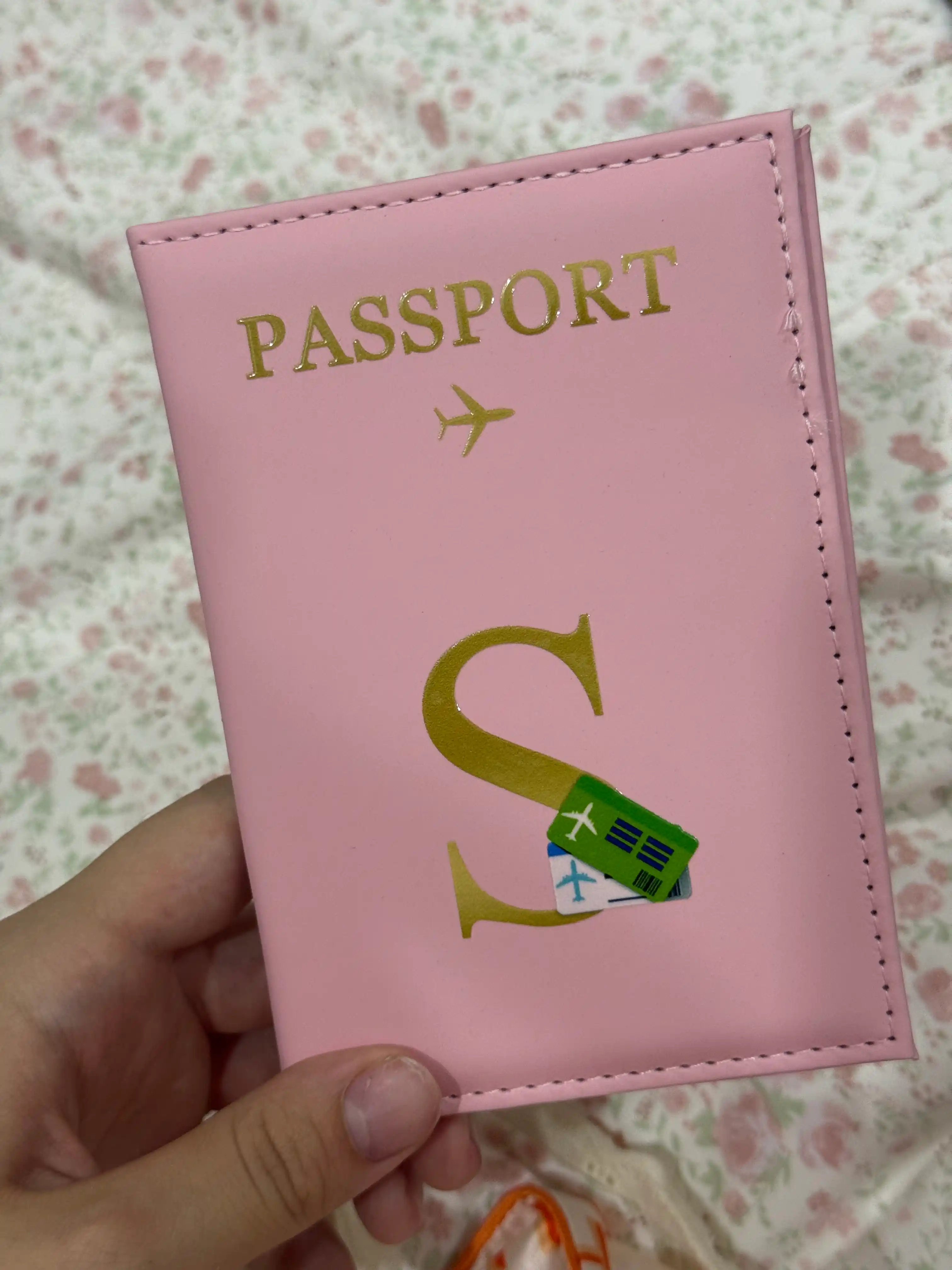 Xorijiy pasport uchun g'ilof, ismingizning bosh harfi bilan bezatilgan noyob muqova
