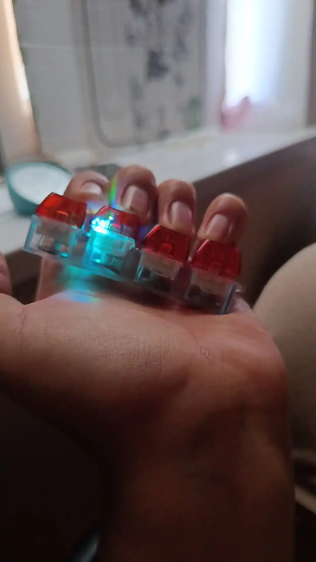 Антистресс брелок-клавиатура — гаджет с RGB-подсветкой для концентрации внимания