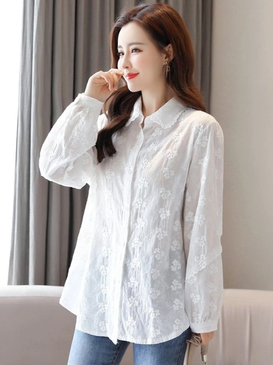 Ayollar uchun oq bluzka, keng yengli bluzka