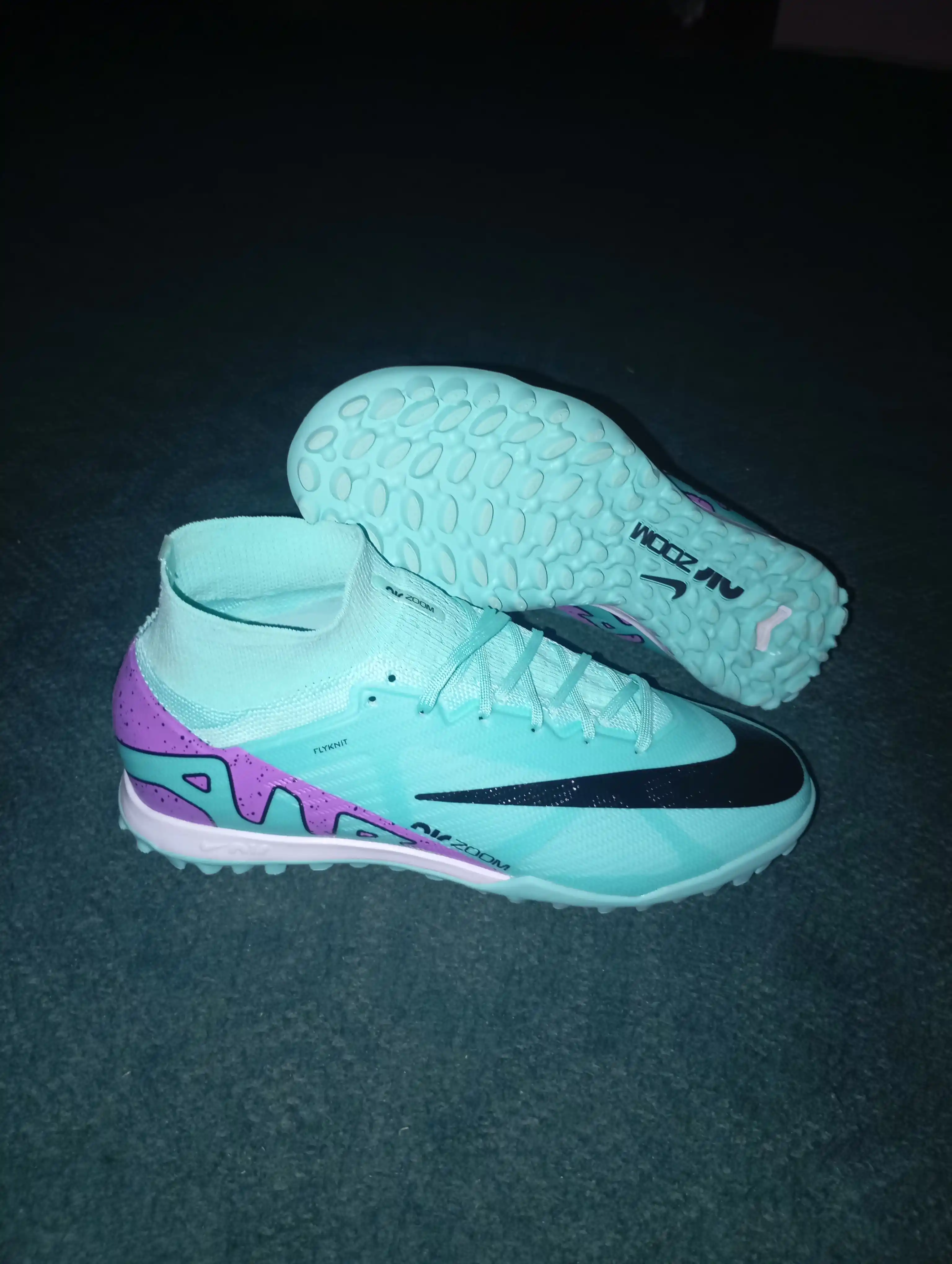 Футбольные сороконожки Nike Air Zoom. Профессиональная обувь