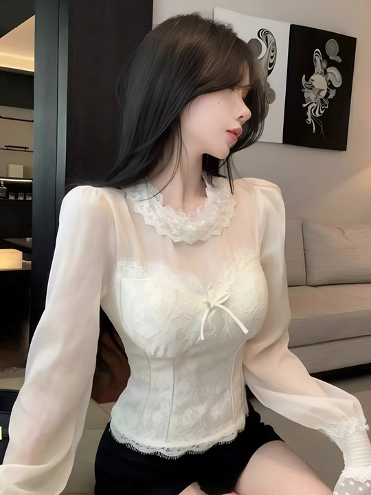 Ayollar uchun nafis oq bluzka