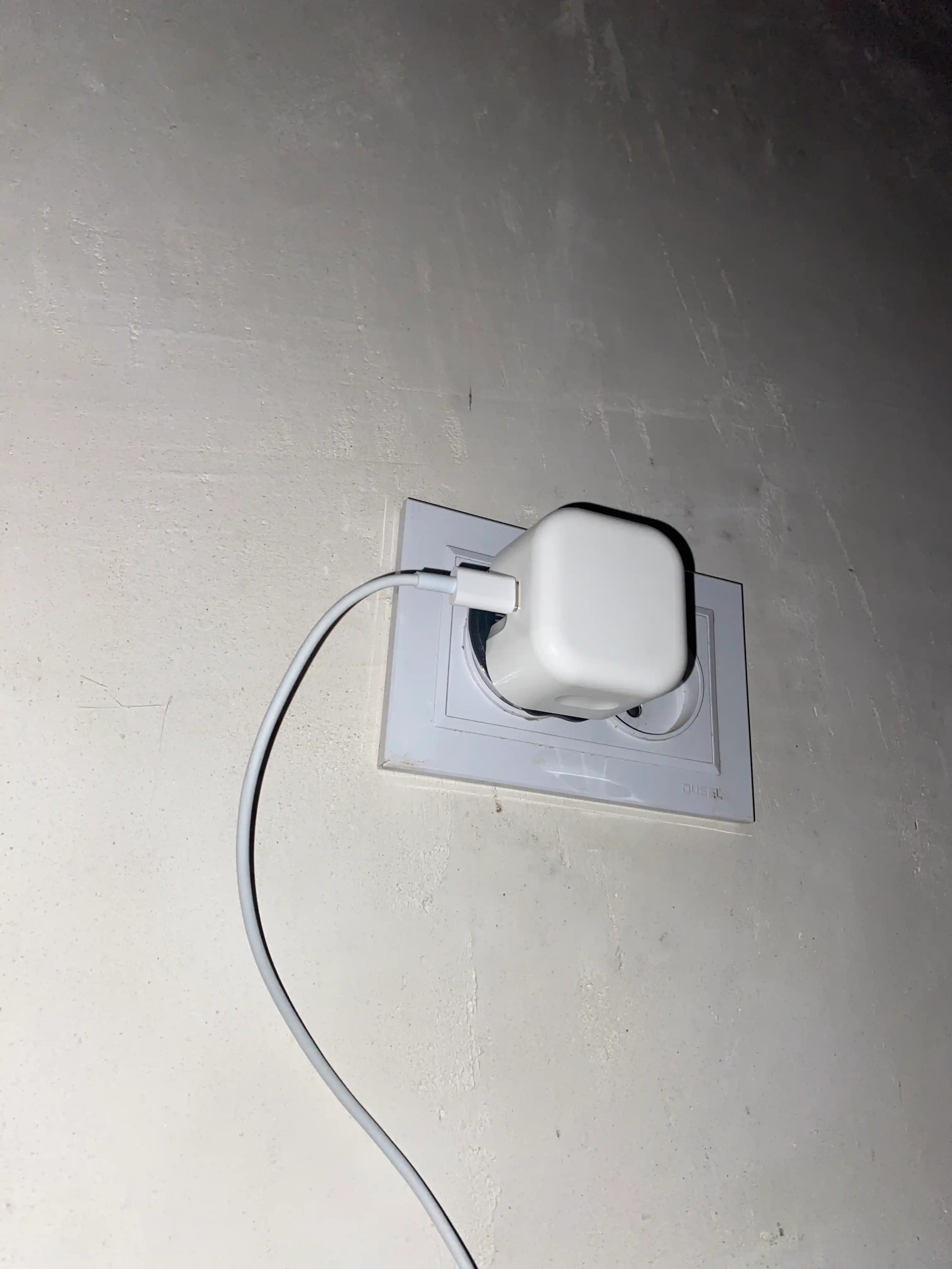 Zaryadnoe qurilma iPhone uchun, zaryadka 20 Vt, s kabelem Type-C — Lightning