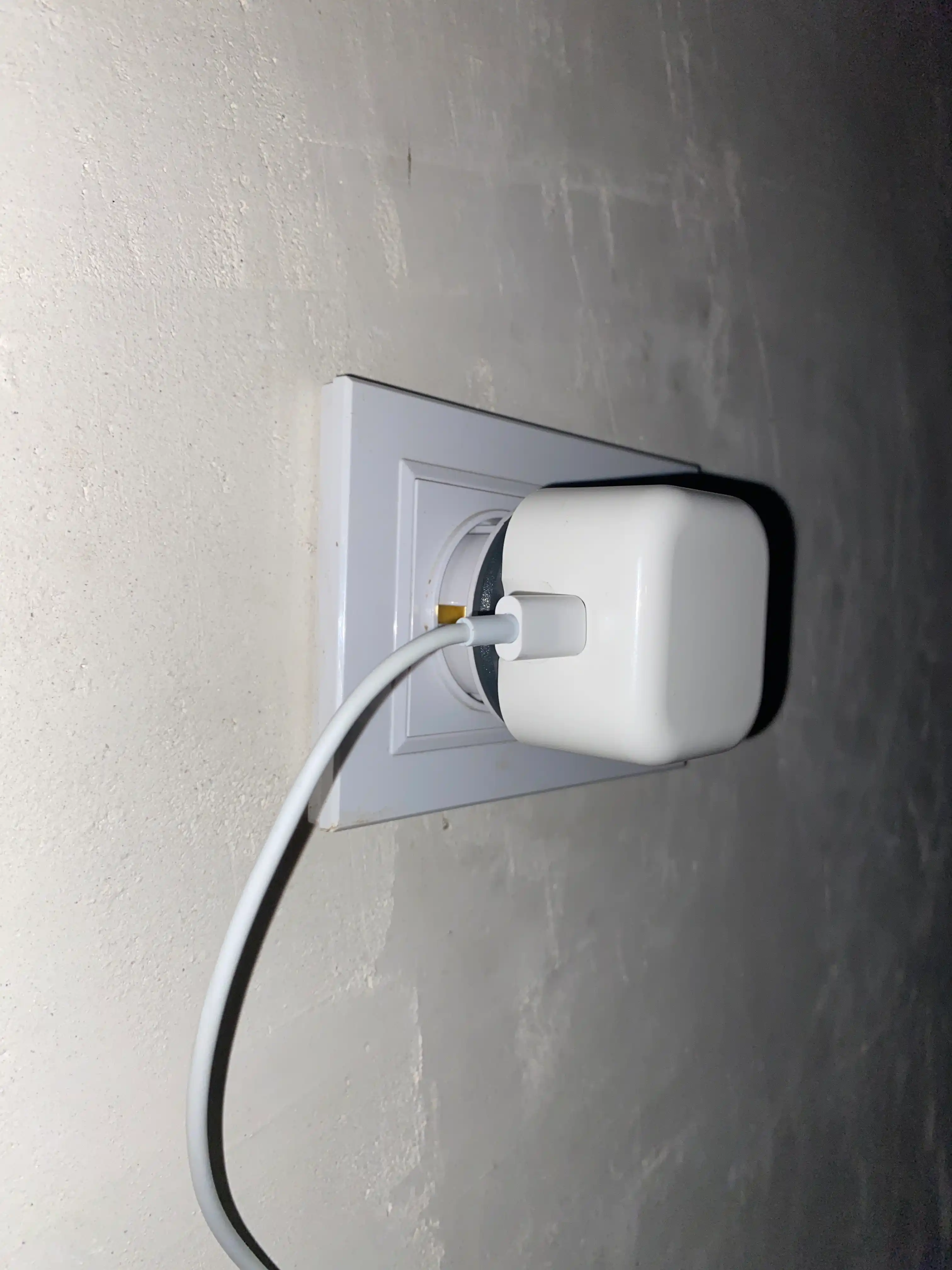 Zaryadnoe qurilma iPhone uchun, zaryadka 20 Vt, s kabelem Type-C — Lightning
