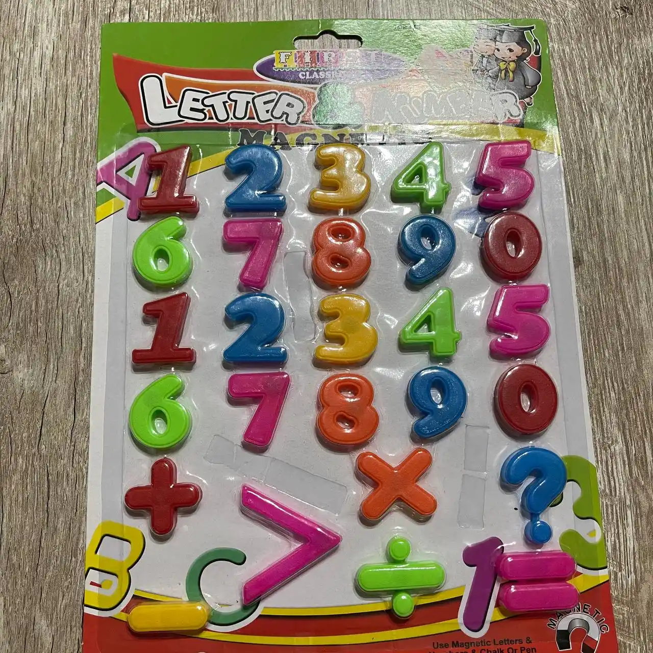 Magnit raqamlar va matematik belgilar, 28 ta element, 3 yoshdan katta bolalar uchun