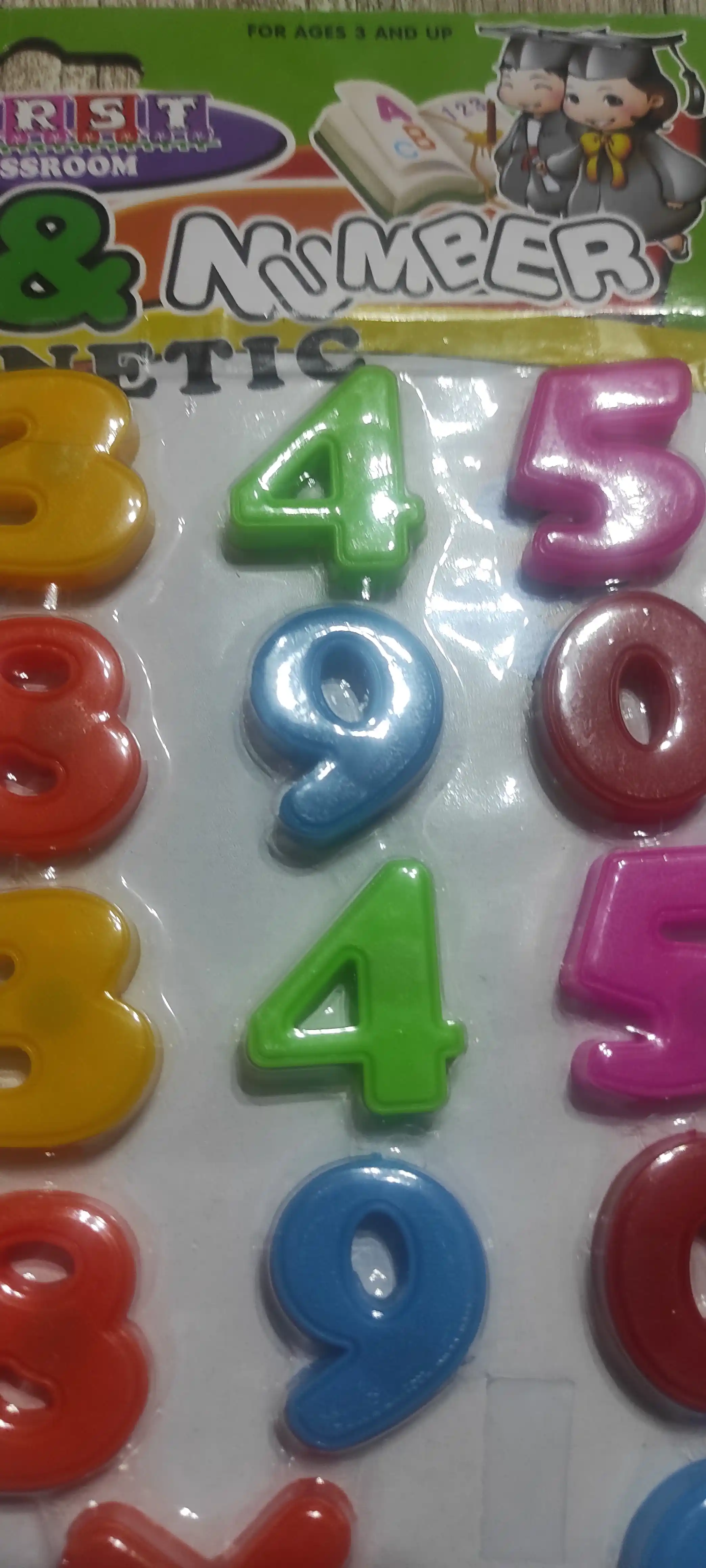 Magnit raqamlar va matematik belgilar, 28 ta element, 3 yoshdan katta bolalar uchun