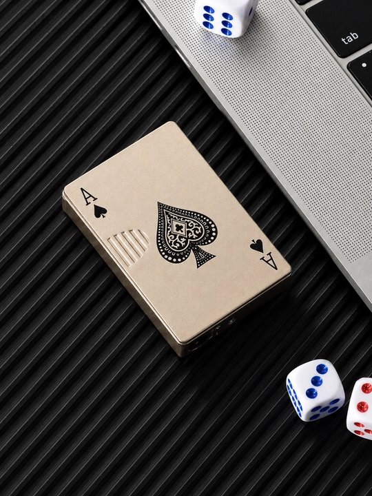 Зажигалки в виде колоды карты типа Zippo разных цветов, без топлива, в подарочной коробки