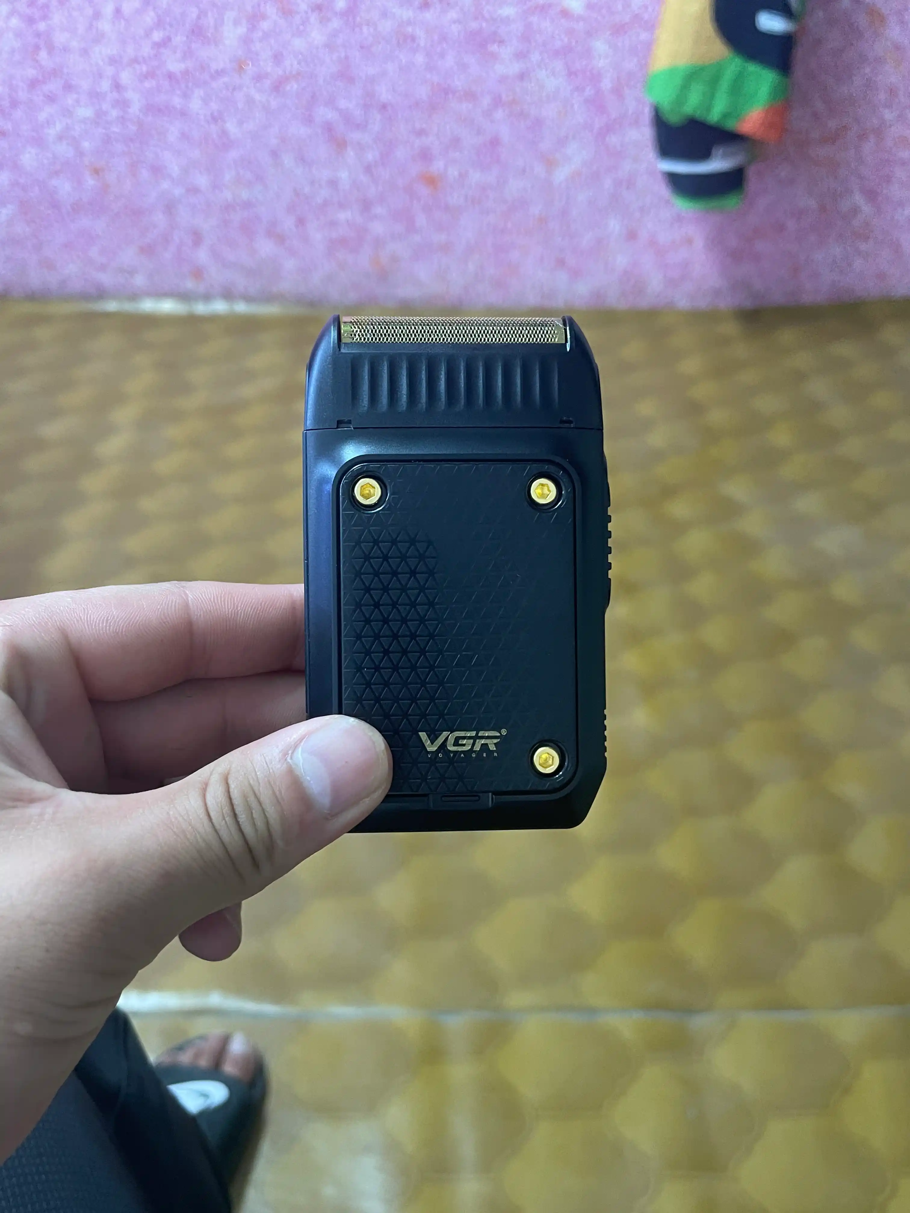 VGR V-353 elektr ustara, o‘rnatilgan trimmer bilan, simsiz portativ sheyver
