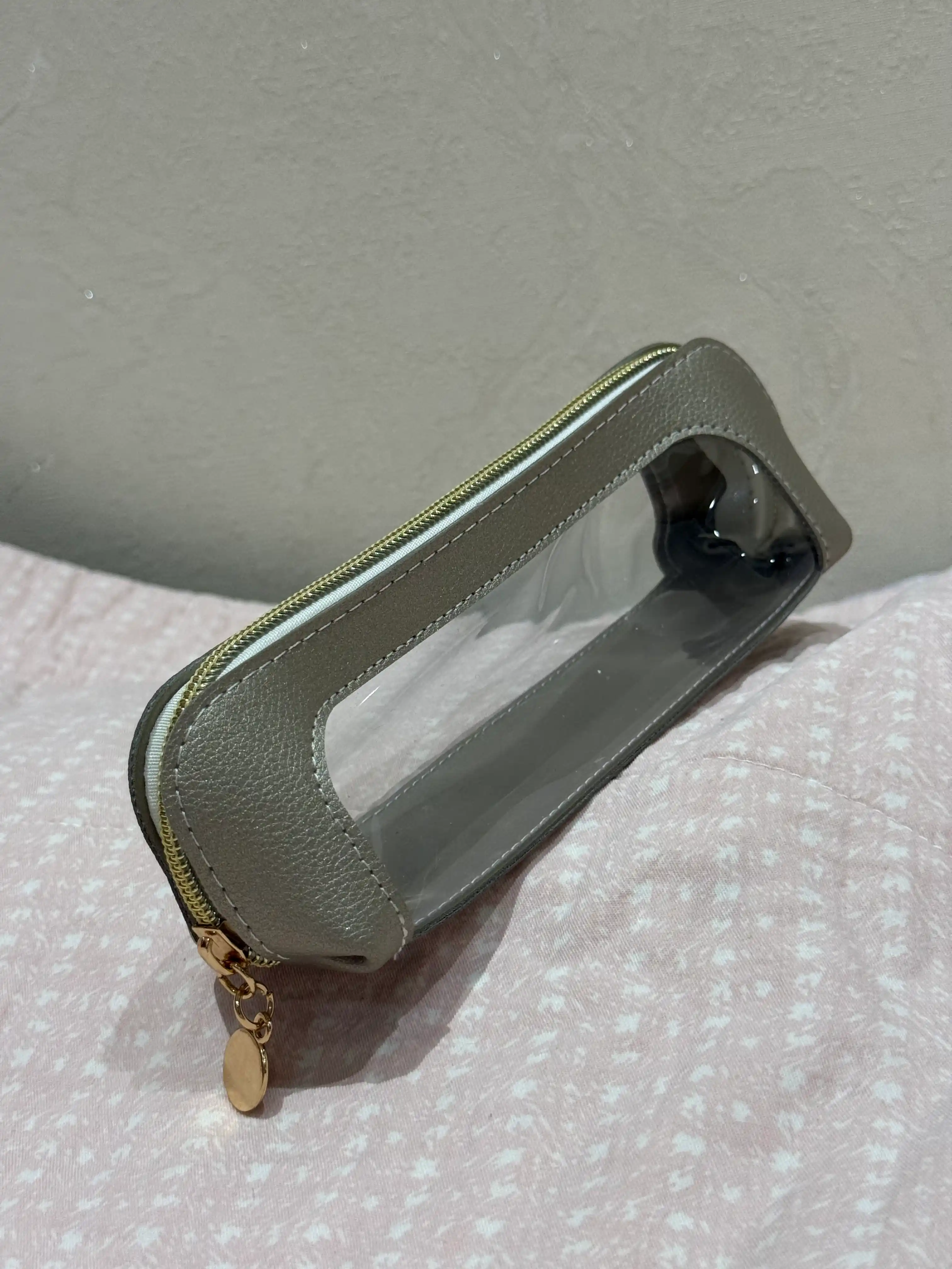 Sun'iy charmdan tayyorlangan shaffof oynachali elegant penal-kosmetichka, 20×6×5 sm