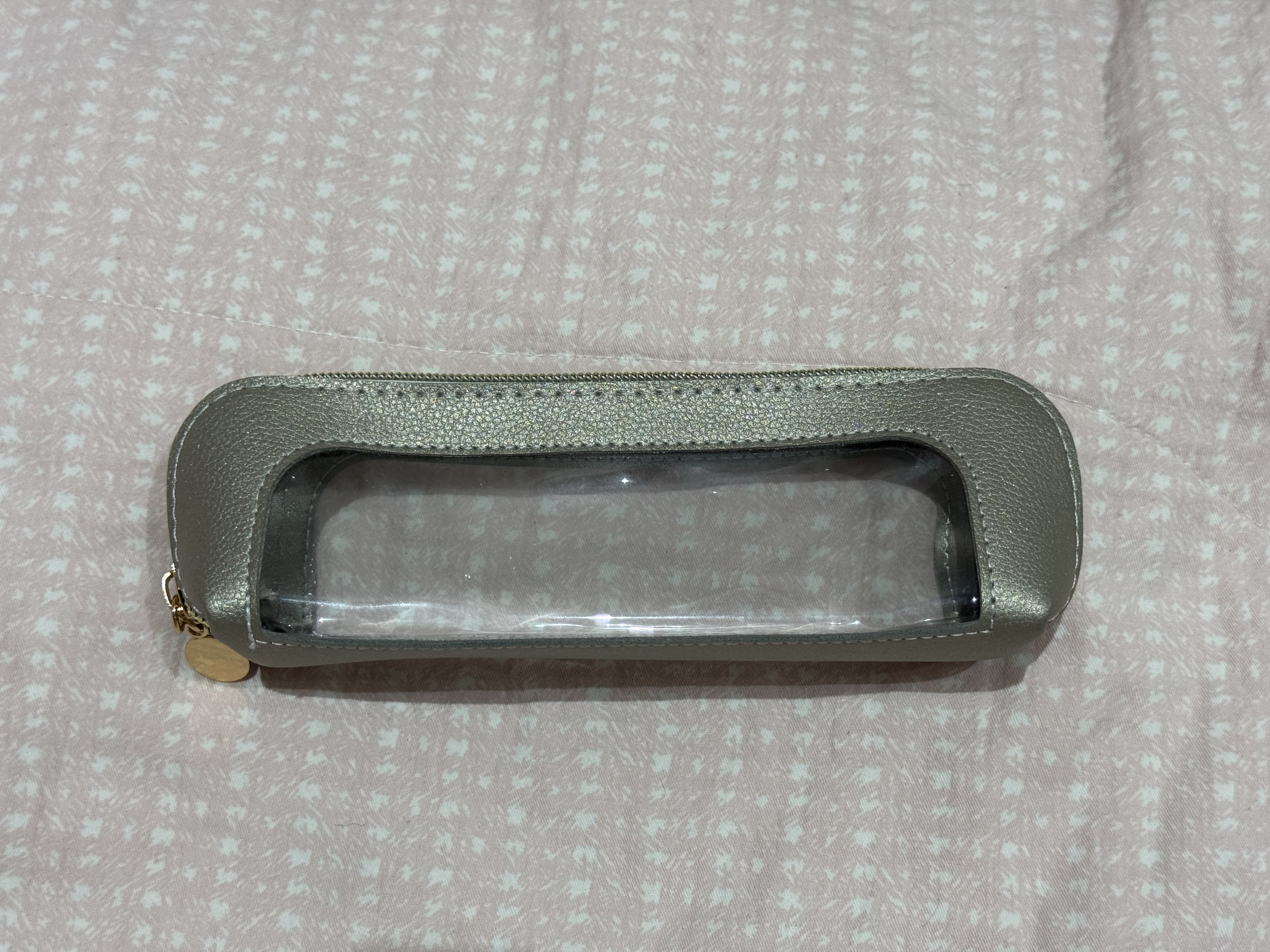 Sun'iy charmdan tayyorlangan shaffof oynachali elegant penal-kosmetichka, 20×6×5 sm