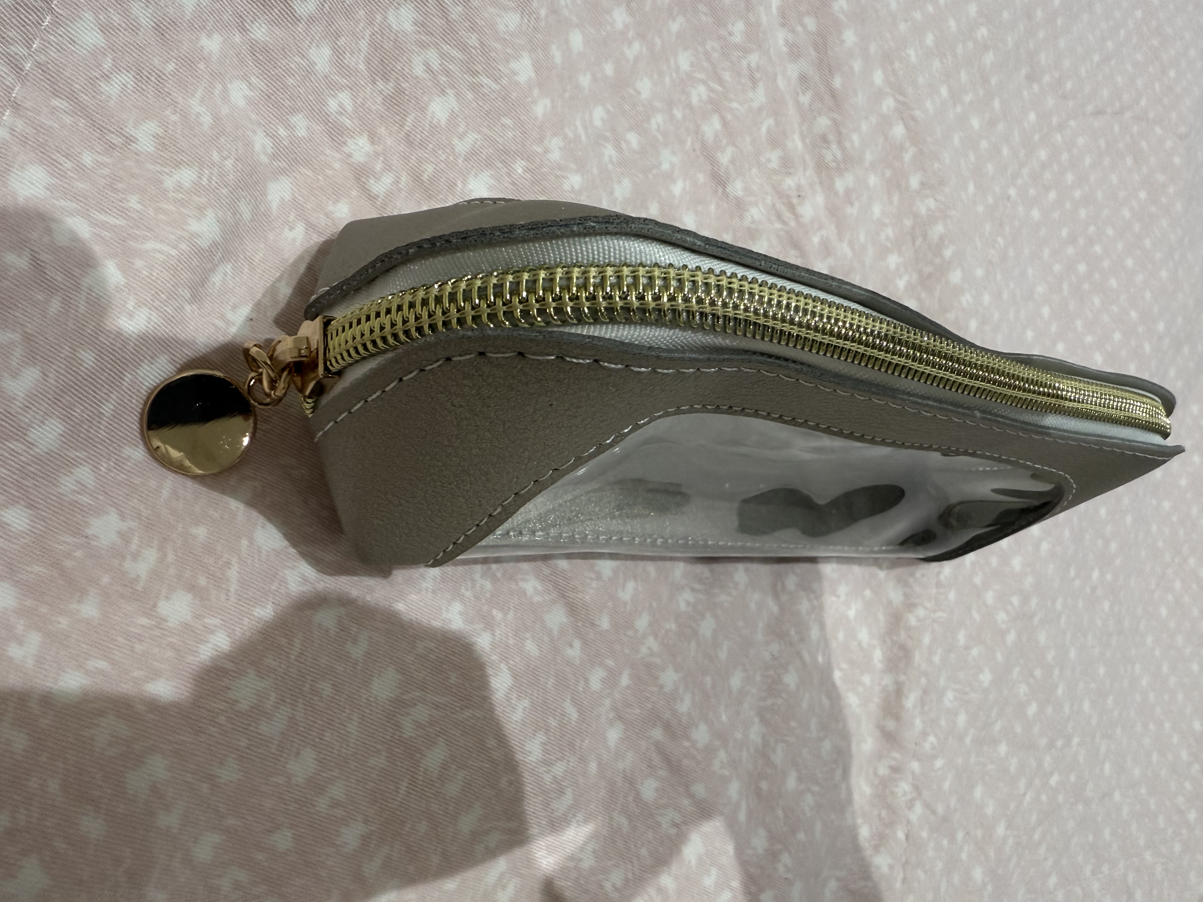 Sun'iy charmdan tayyorlangan shaffof oynachali elegant penal-kosmetichka, 20×6×5 sm