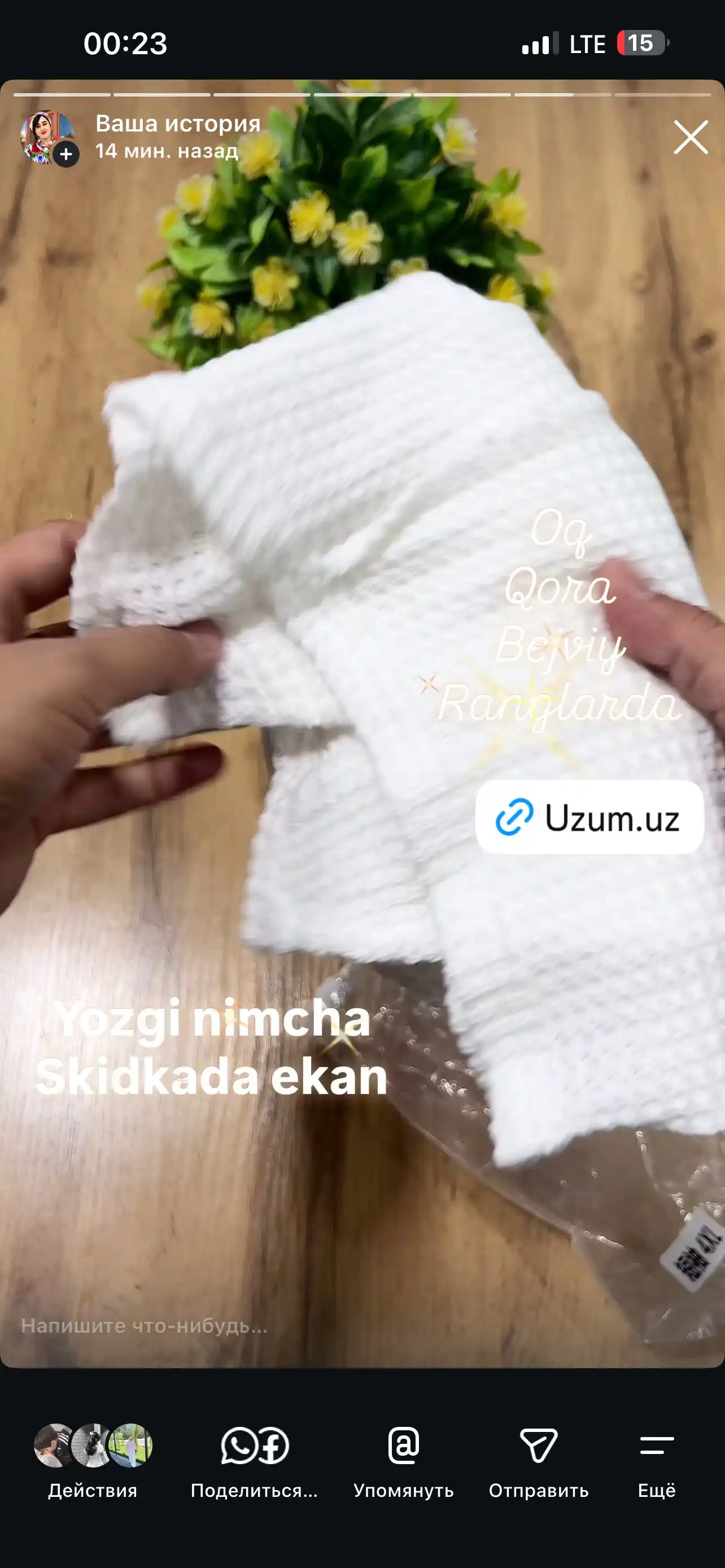 Yozgi ayollar jileti, V shaklidagi yoqali tugmali trikotaj top