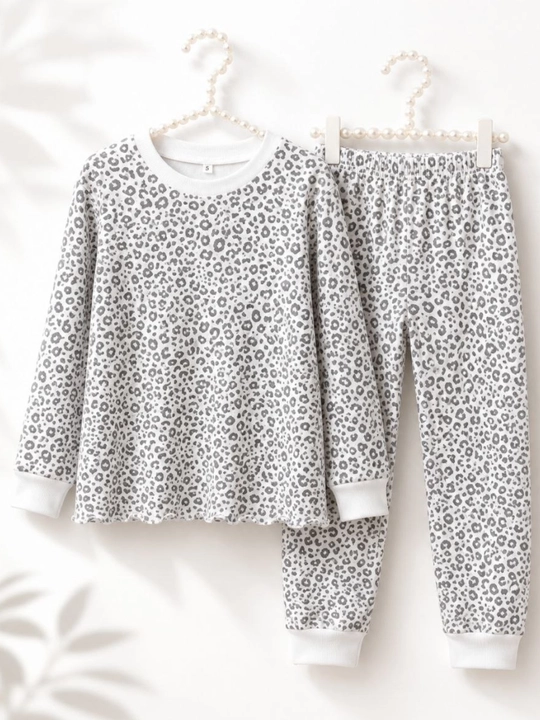 Qiz bolalar uchun yumshoq pijama to‘plami, leopard naqshli - 