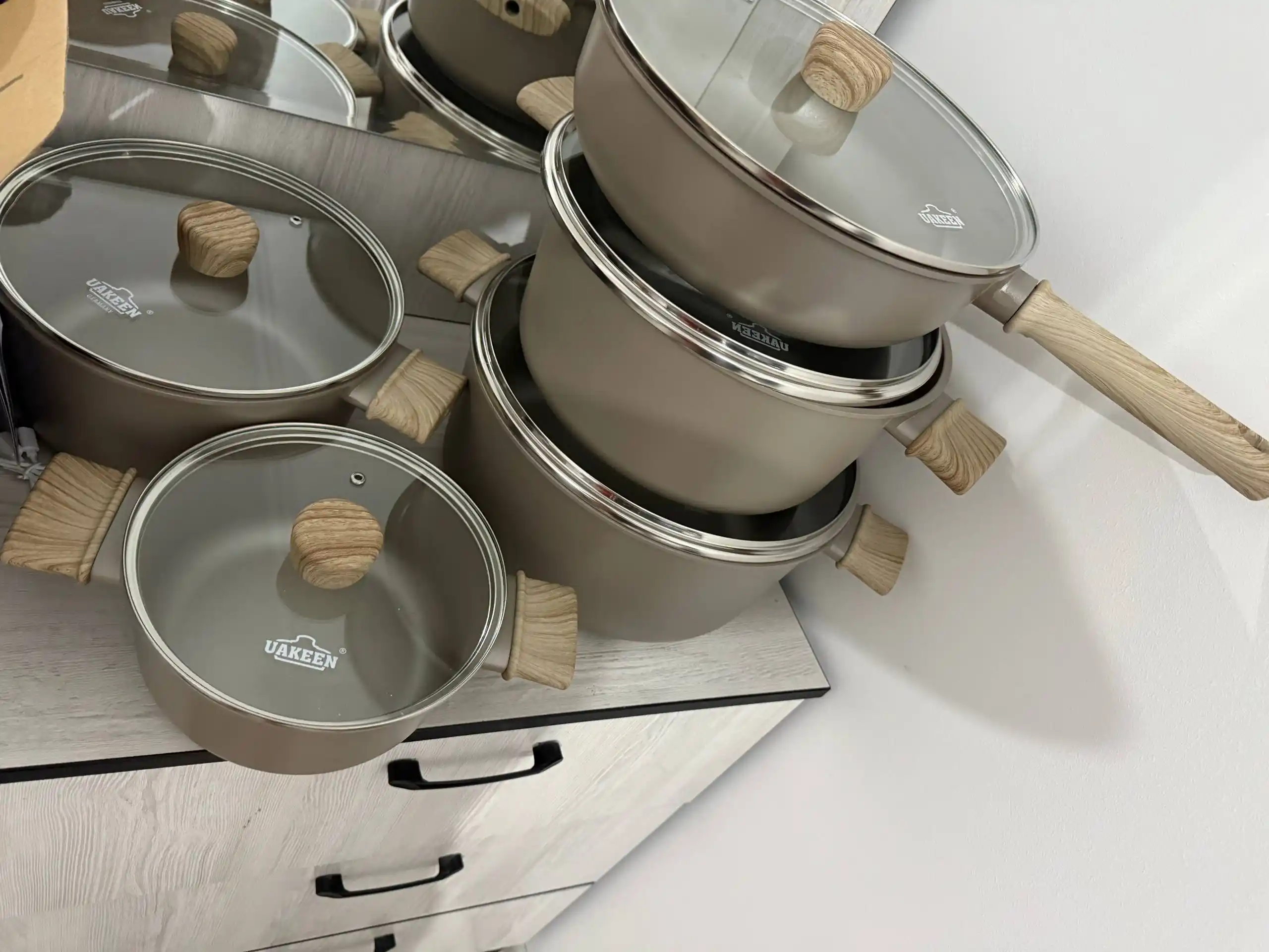 Premium granit qozonlari, yopishmaydigan qoplamali va yog‘och tutqichli