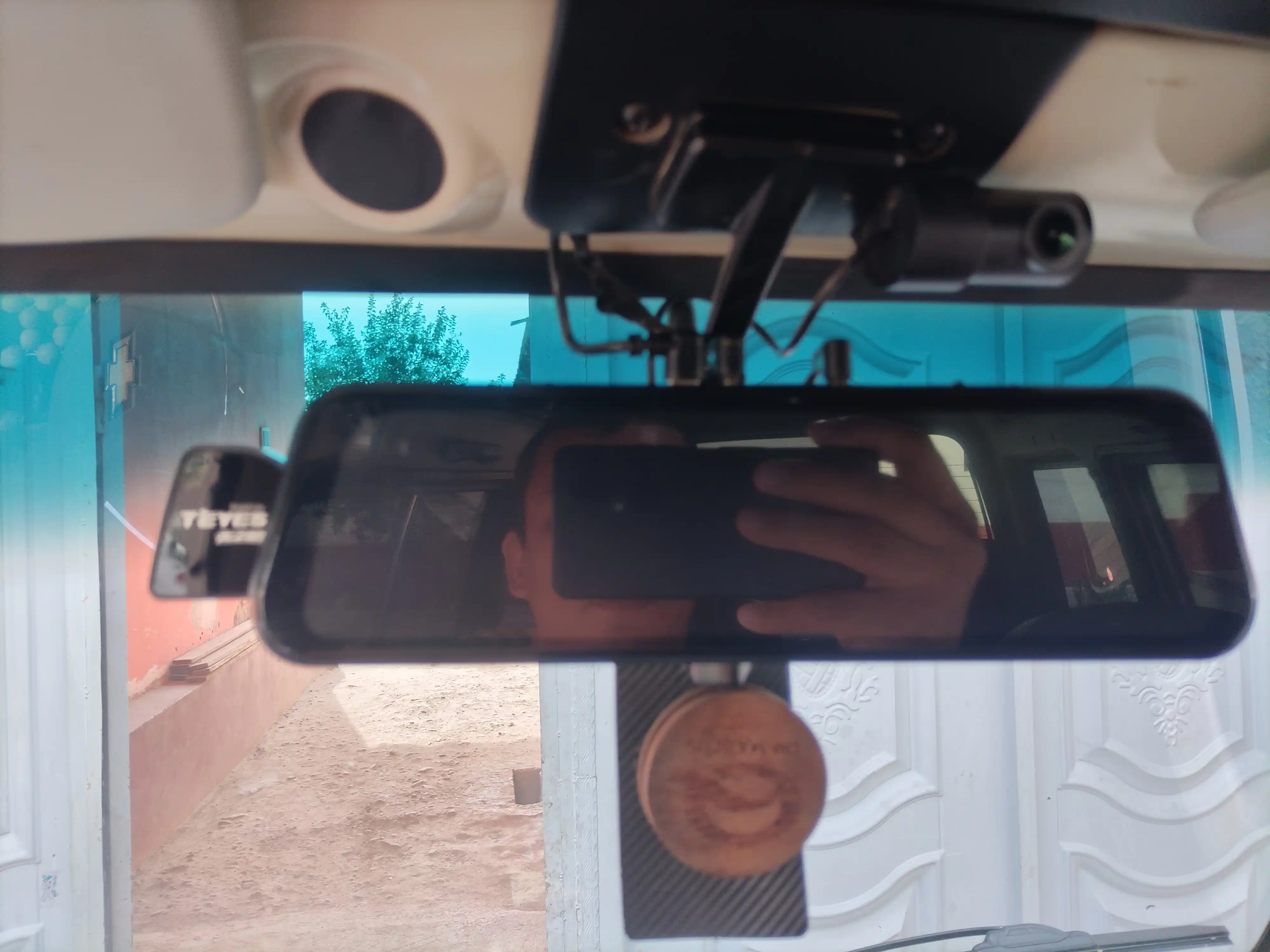 TEYES Q8  3 ta kamerali, Wi-Fi kuzatuv tizimiga ega videokamera