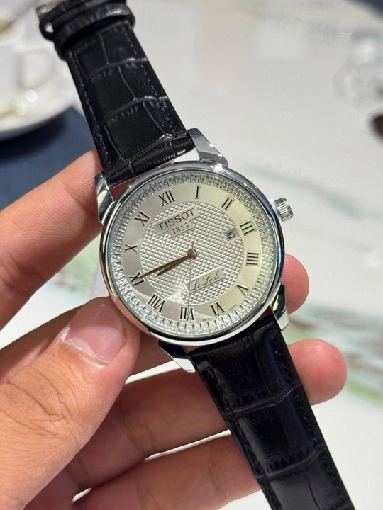 Наручные часы Tissot 1853 — классический дизайн, кварцевый механизм, кожаный ремешок