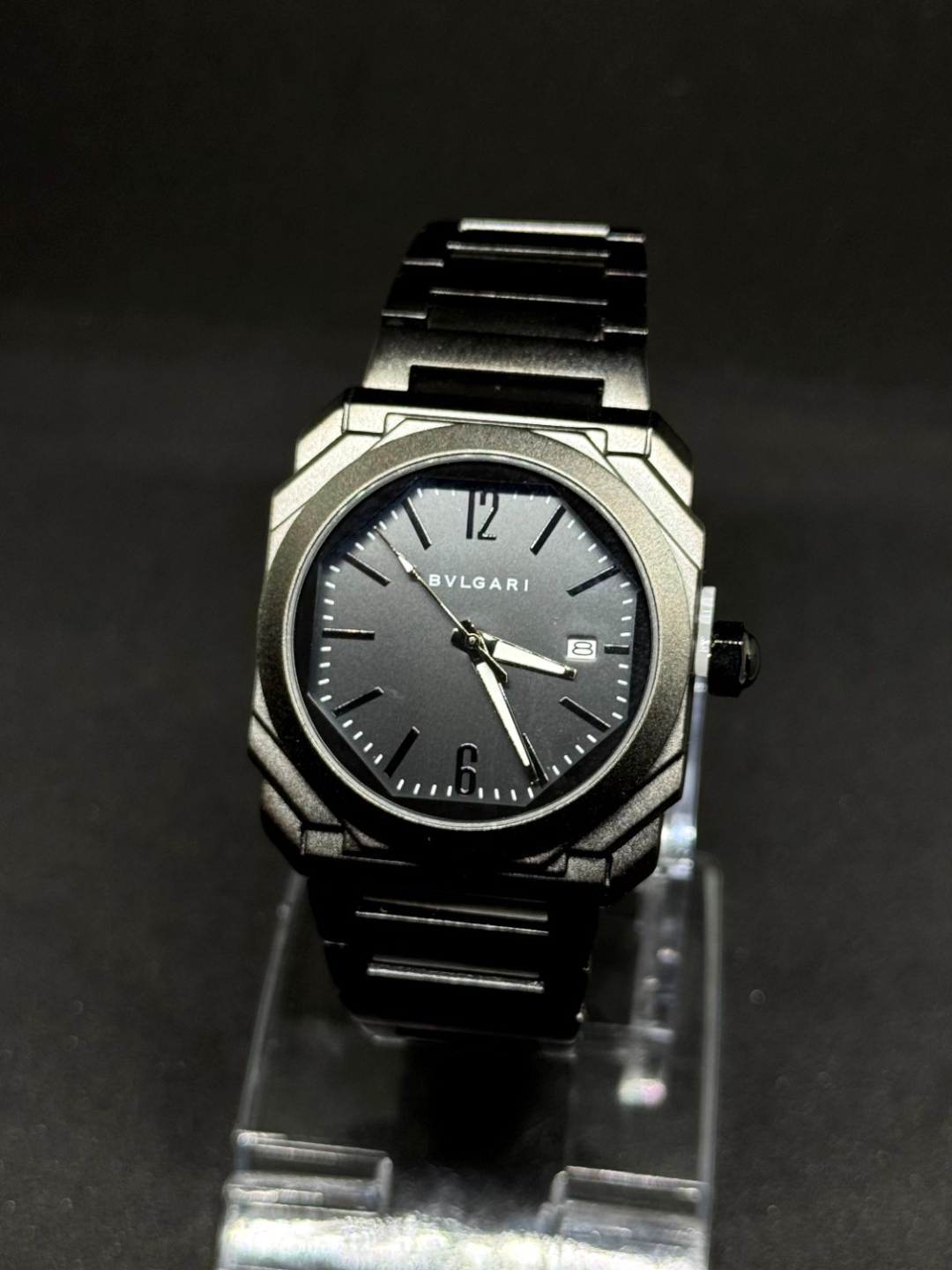 Bvlgari Octo qo‘l soati — qora dizayn, kvarts mexanizmi, 41 mm