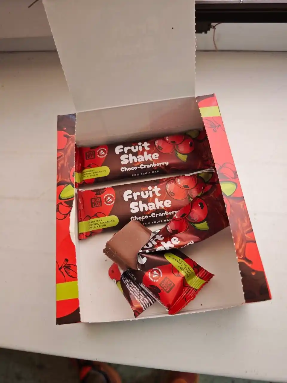 Fruit Shake Choco meva-yong‘oqli batonchasi, shokoladli klyukva ta’mi, 12 dona x 40 g