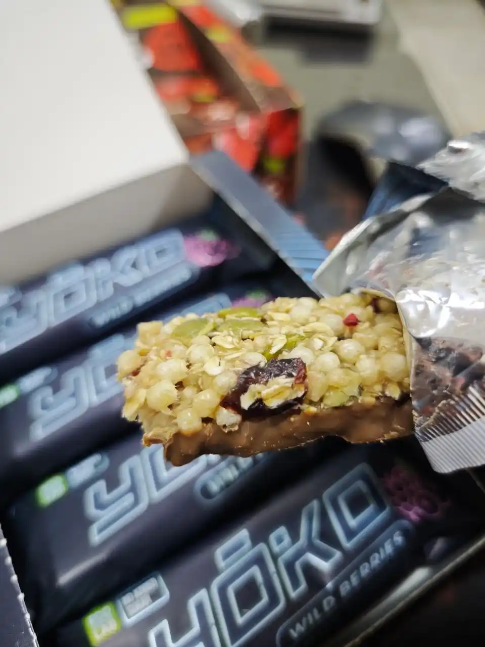 Shakar qo‘shilmagan shokoladli qoplamaga ega Yoko donli batonchalari, 12 dona × 45 g