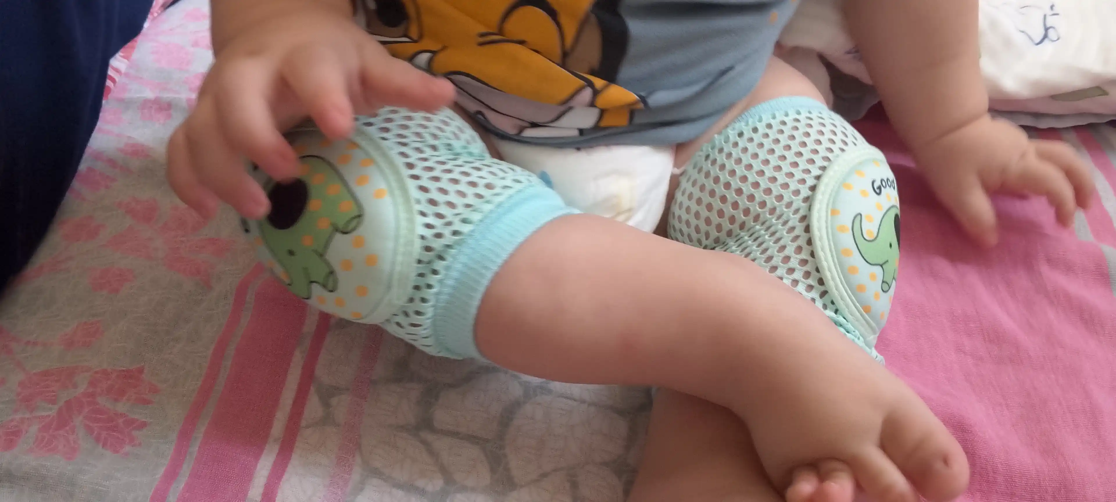 Bolalar uchun tizza himoyasi, Emaklash uchun yumshoq va elastik tizza himoyachalari