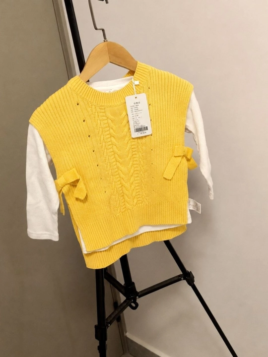 Qizlar uchun sariq trikotaj jilet - 