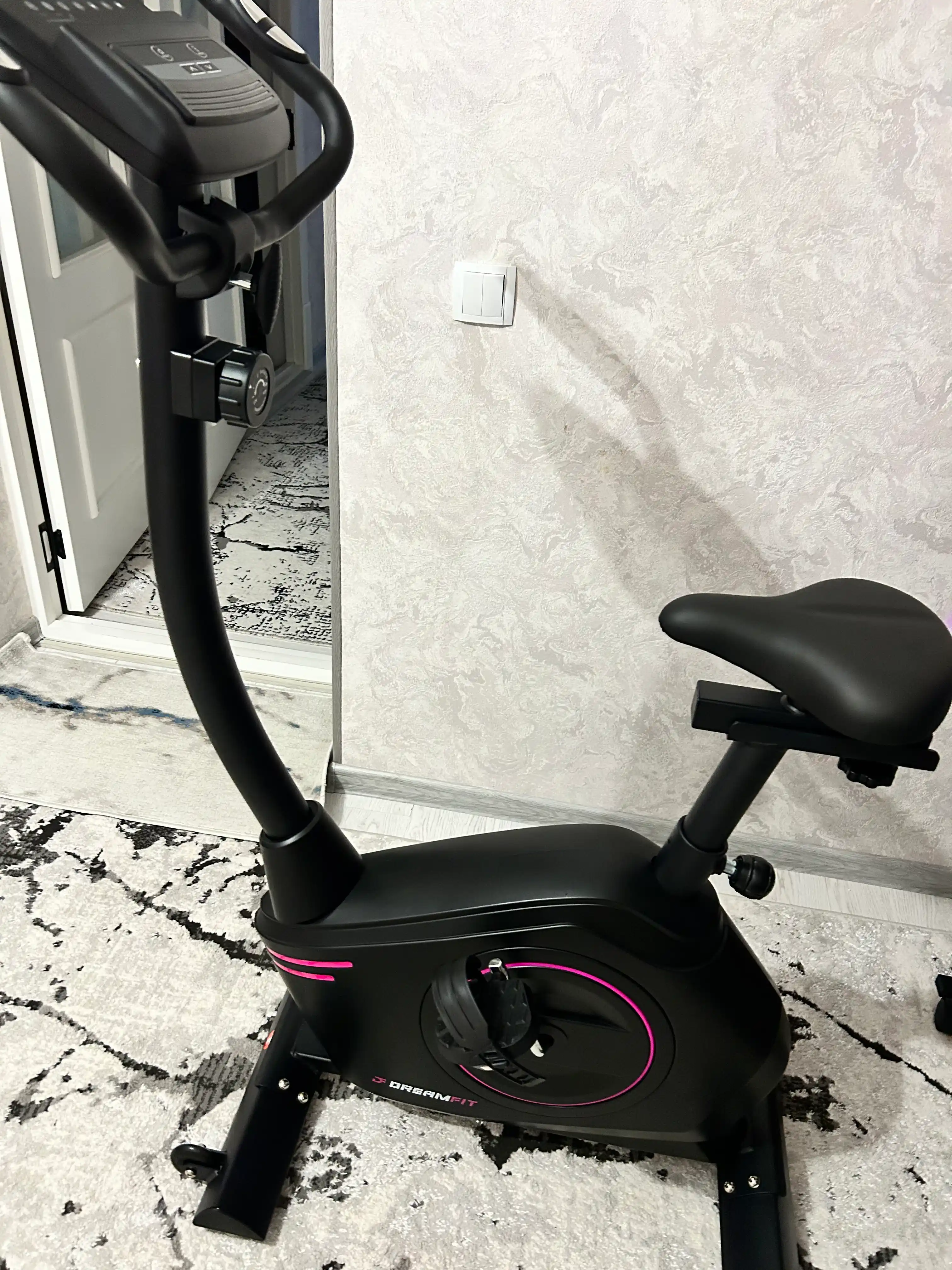 Велотренажер Dreamfit 122B-322B, для домашних кардиотренировок, 8 уровней нагрузки