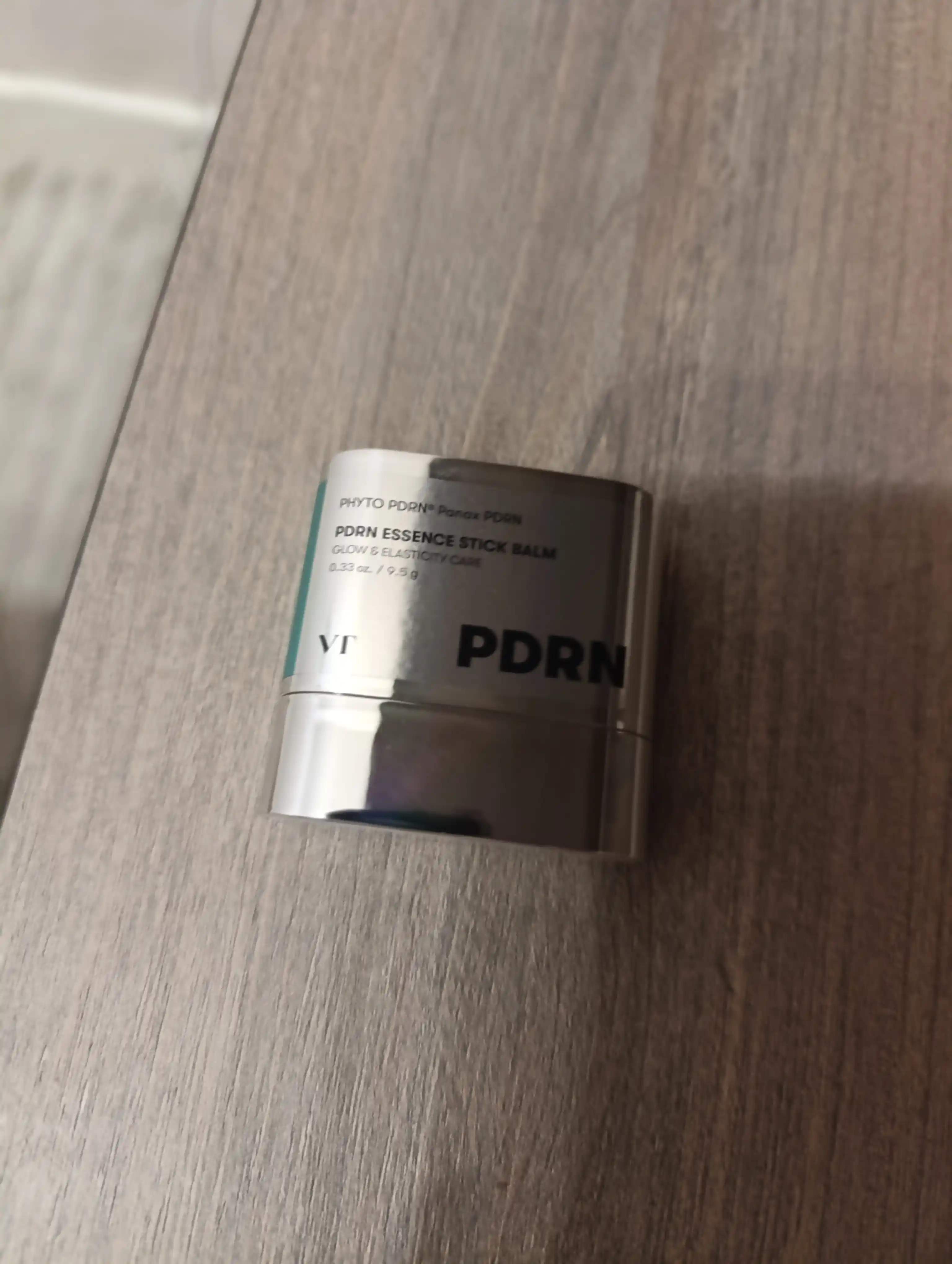 PDRN bilan VT Cosmetics yuz uchun zardobi, yoshartiruvchi, mustahkamlovchi, peptidlar va seramidlar bilan