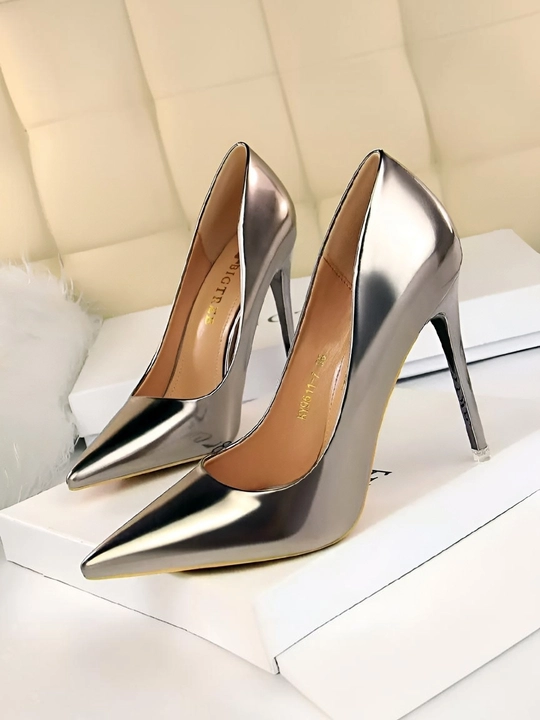 Ayollar poyabzali, klassik, baland poshnali, yaltiroq qoplamali, kechalar va to‘ylar uchun - 