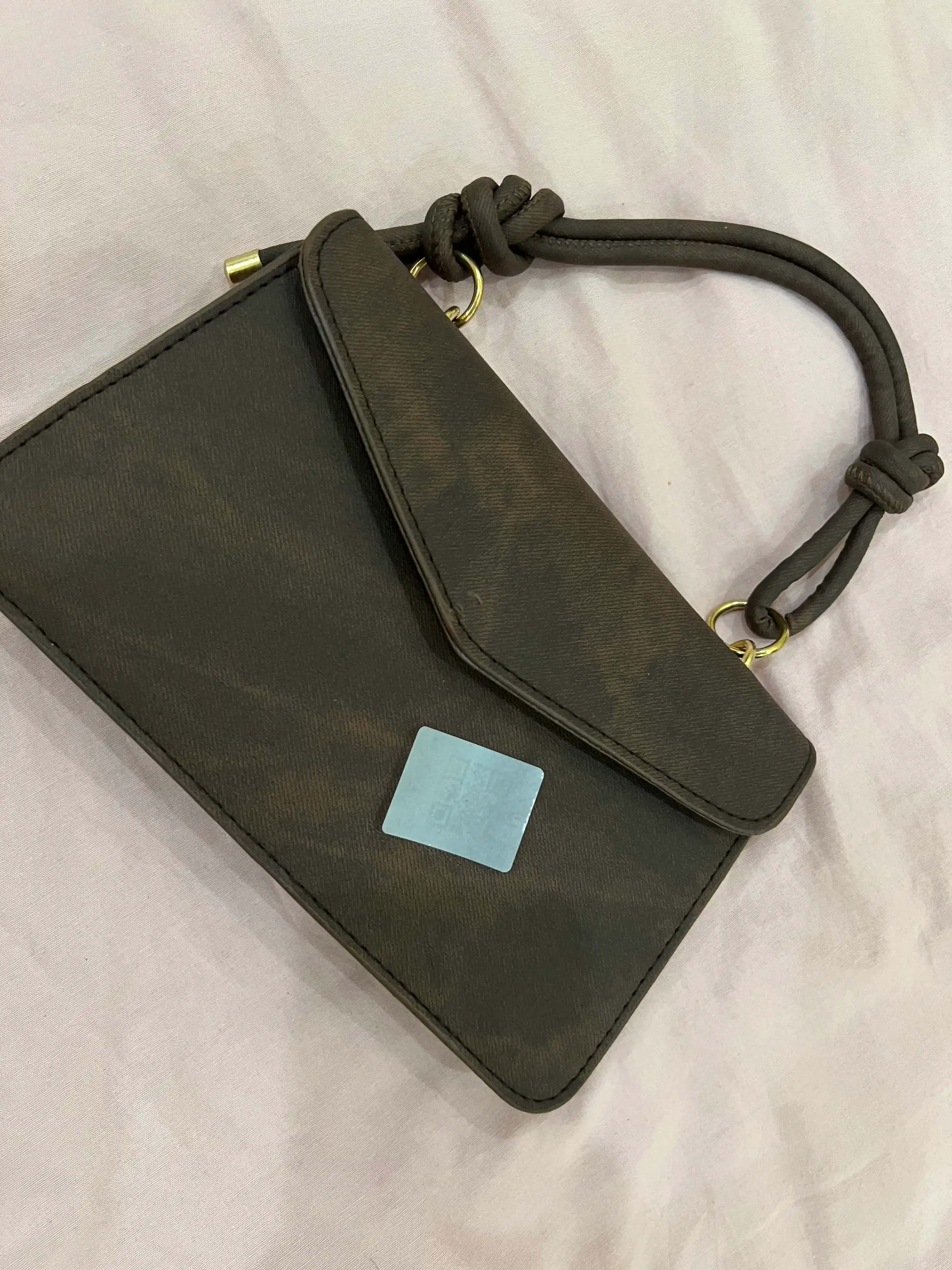 Qopqoqli va PU fakturali ayollar kross-bodi sumkasi, 23×14 sm