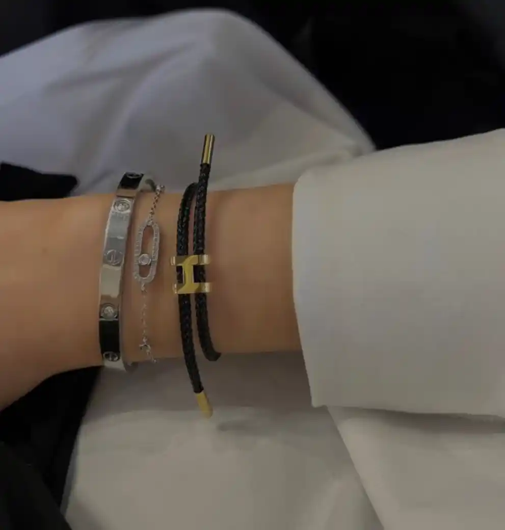 Элегантный и современный браслет Hermès