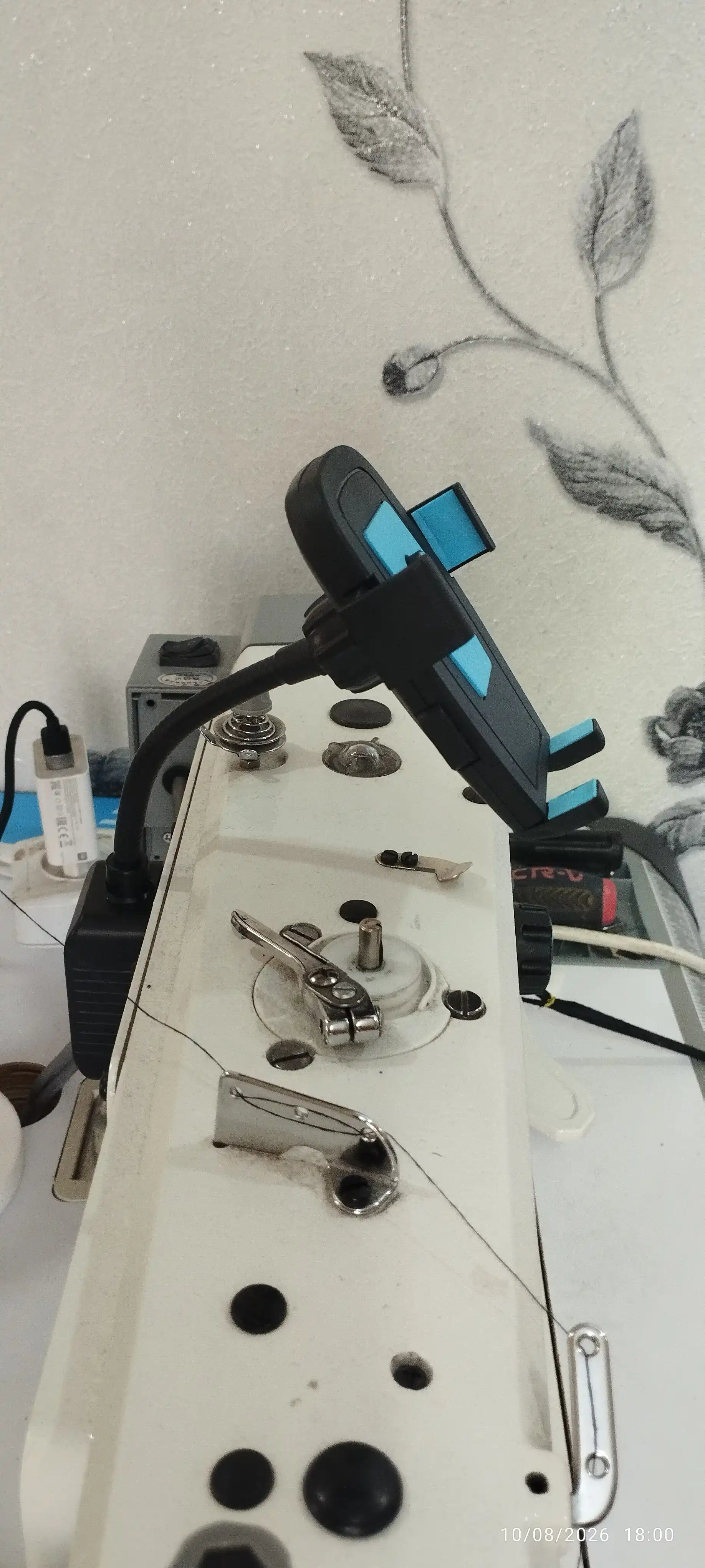 Tikuv mashinalari uchun qo‘shaloq magnitli telefon tutqich