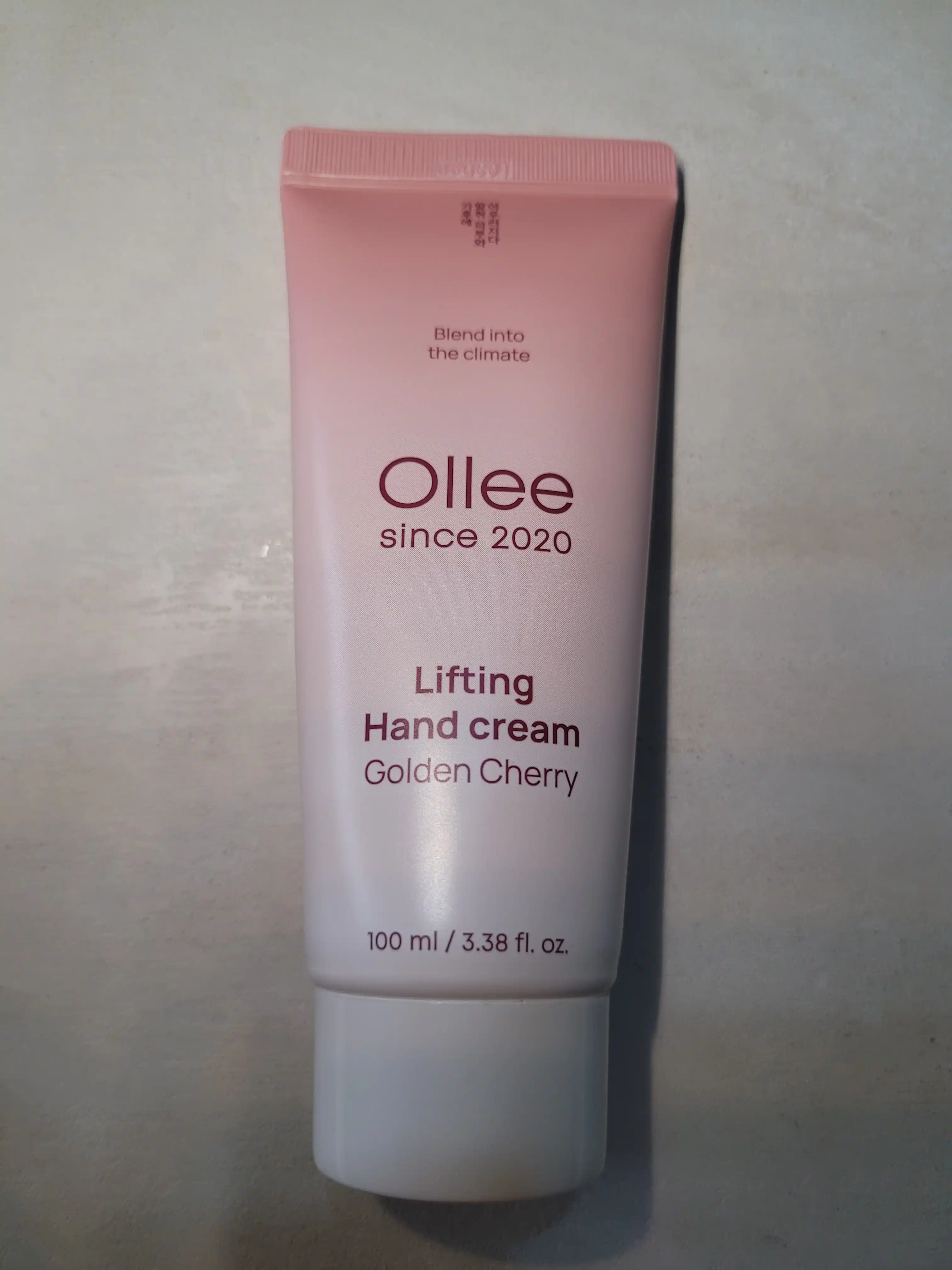 Qo‘l kremi OLLEE Golden Cherry lifting ta’sirli, 100 ml, namlantiruvchi va yumshatuvchi