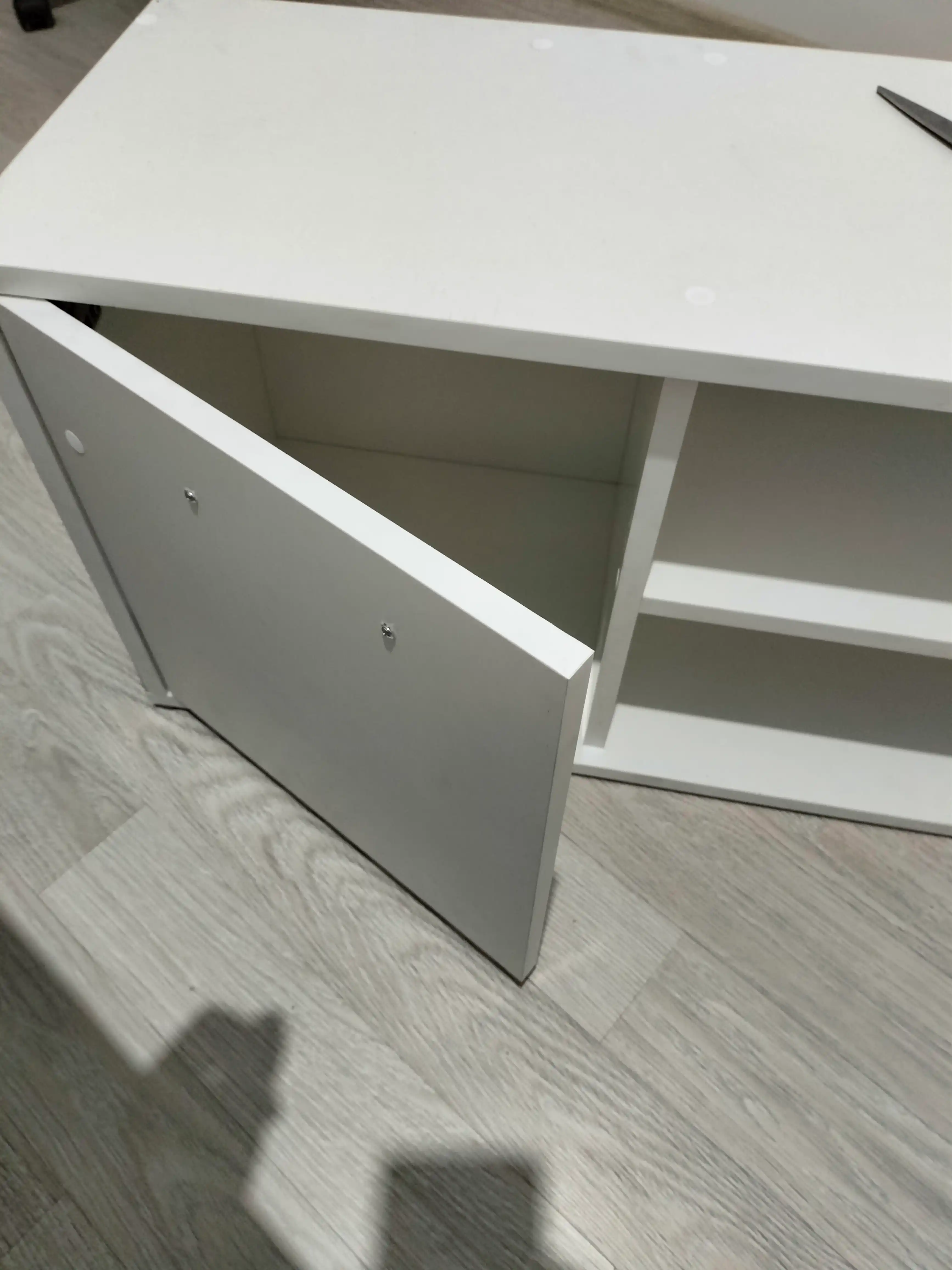 TV01.TV Tumba LDSP – zamonaviy televizor shkafi, mehmonxona uchun minimalist TV stend