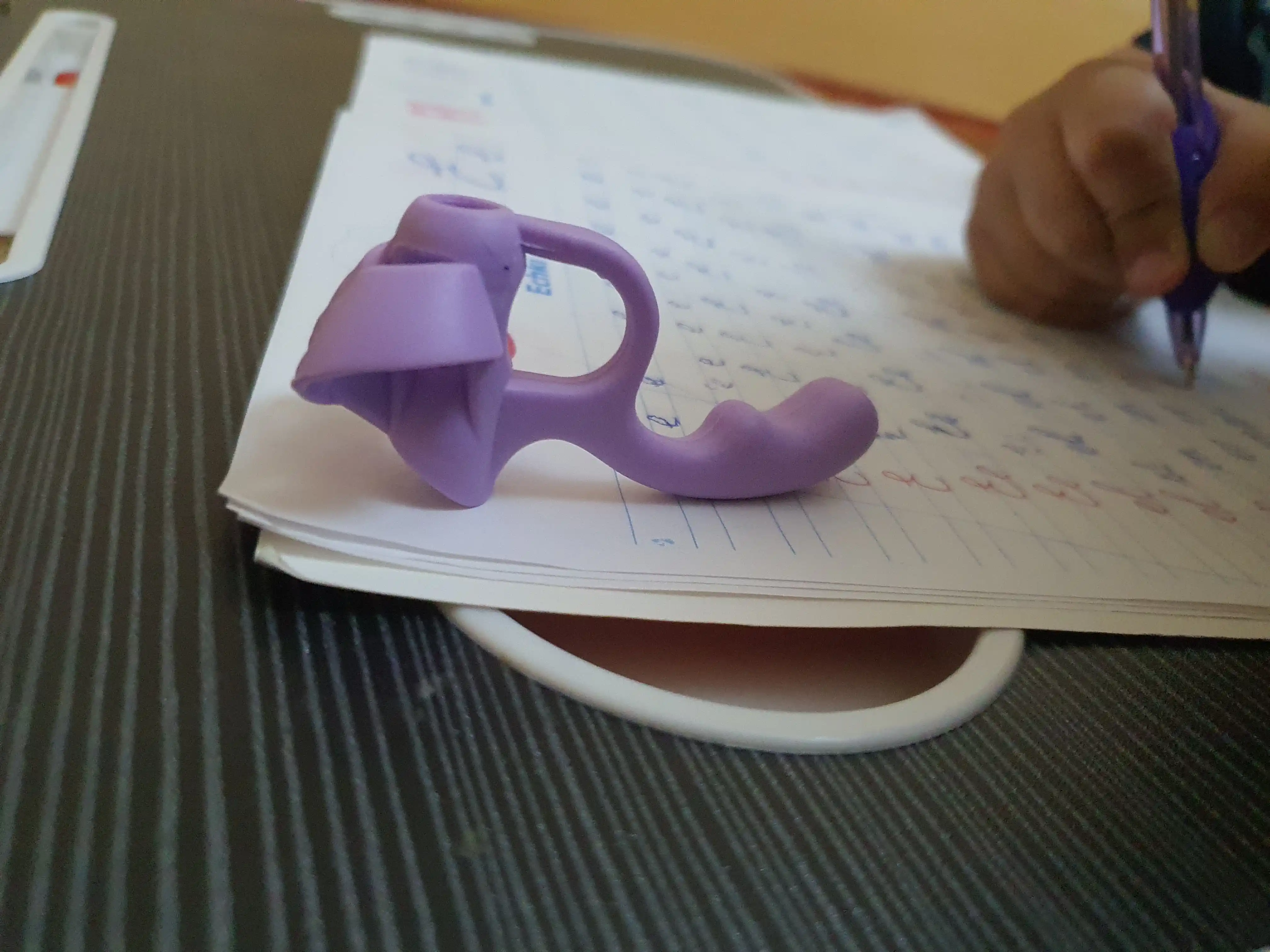 Qalam va ruchkalar uchun tutqich, yangi boshlovchilar uchun qalam tutqichning silikon korrektori