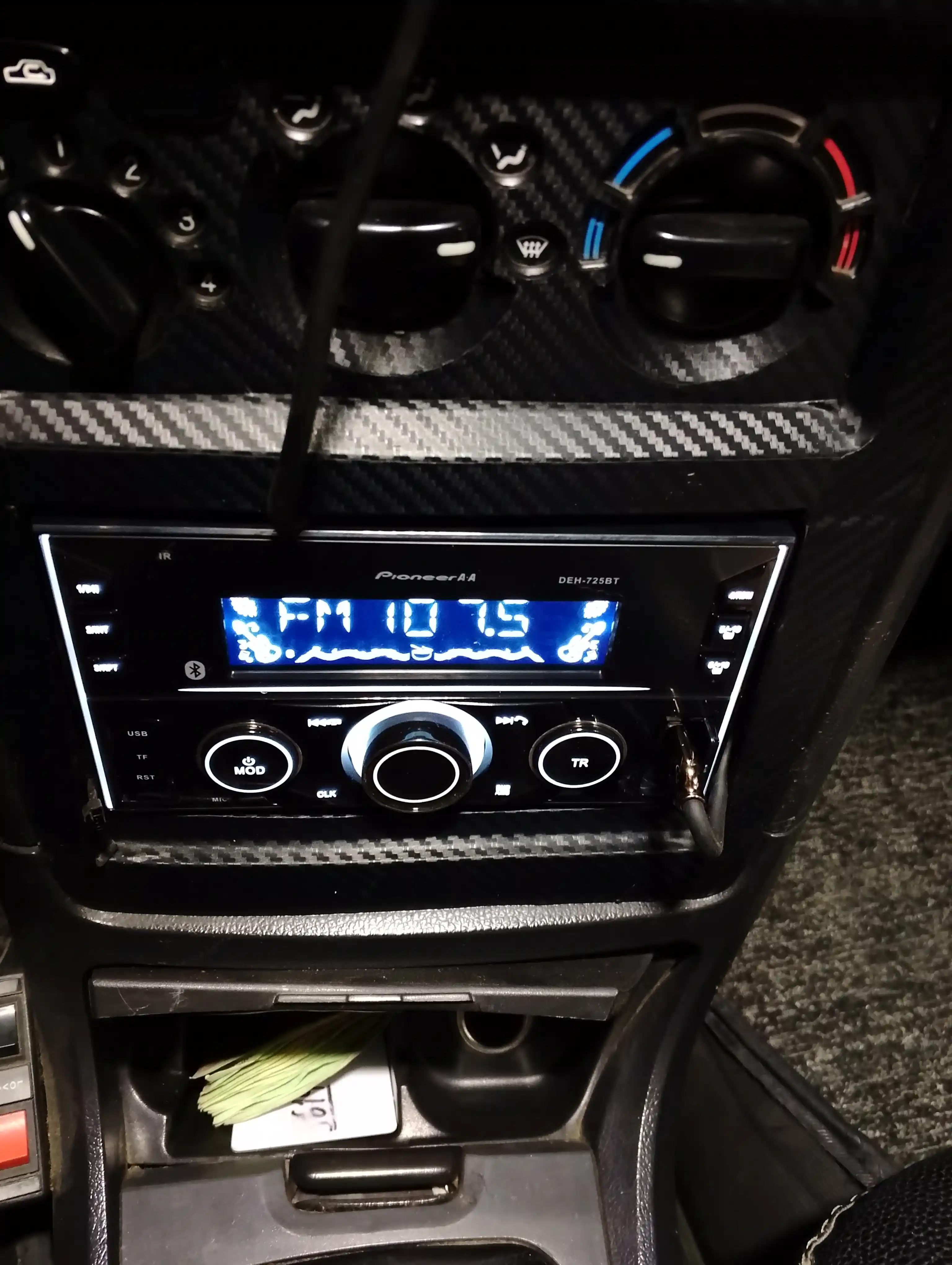 Pioneer A'A DEH-725BT автомобильной мультимедийными  USB AUX