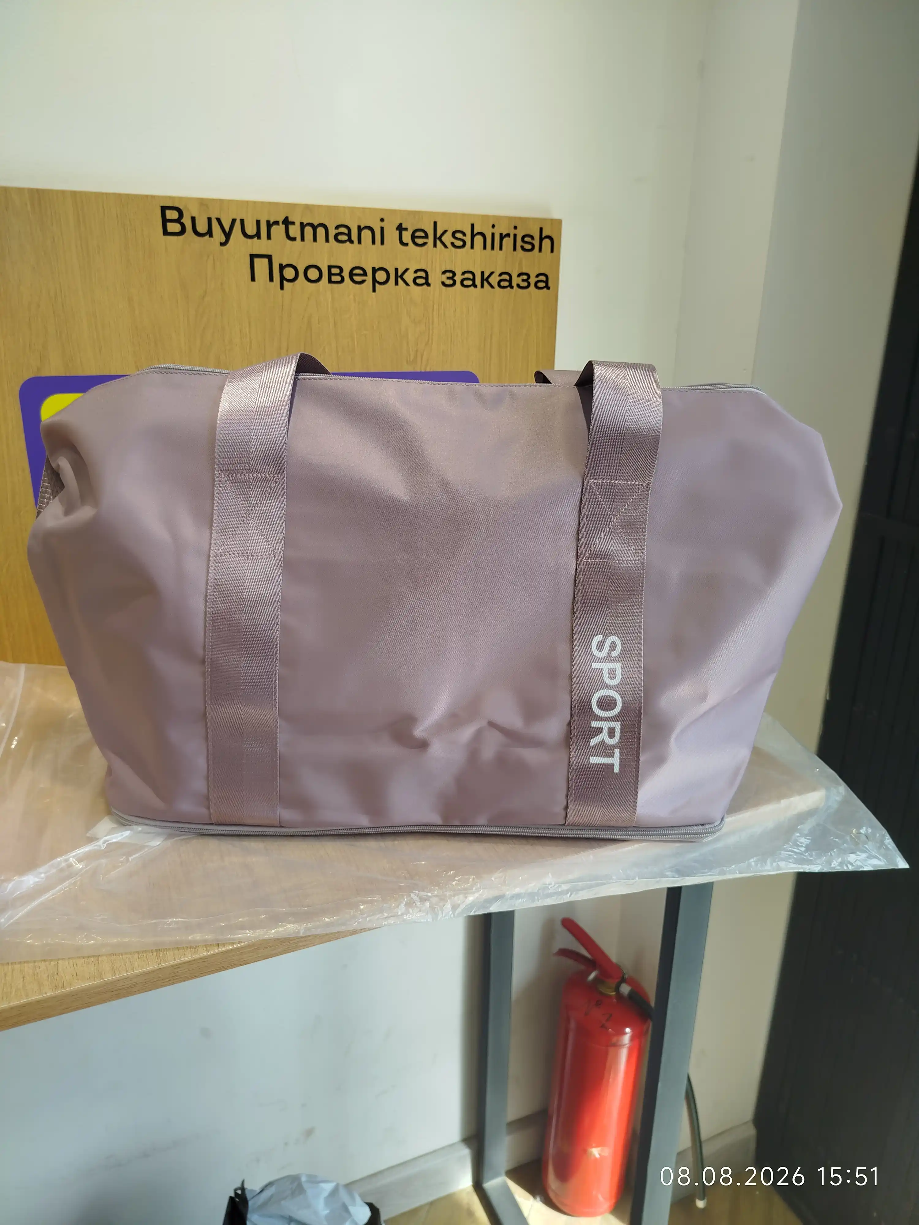 Sport, sayohat va fitnes uchun pastki bo‘limli uniseks sport sumkasi