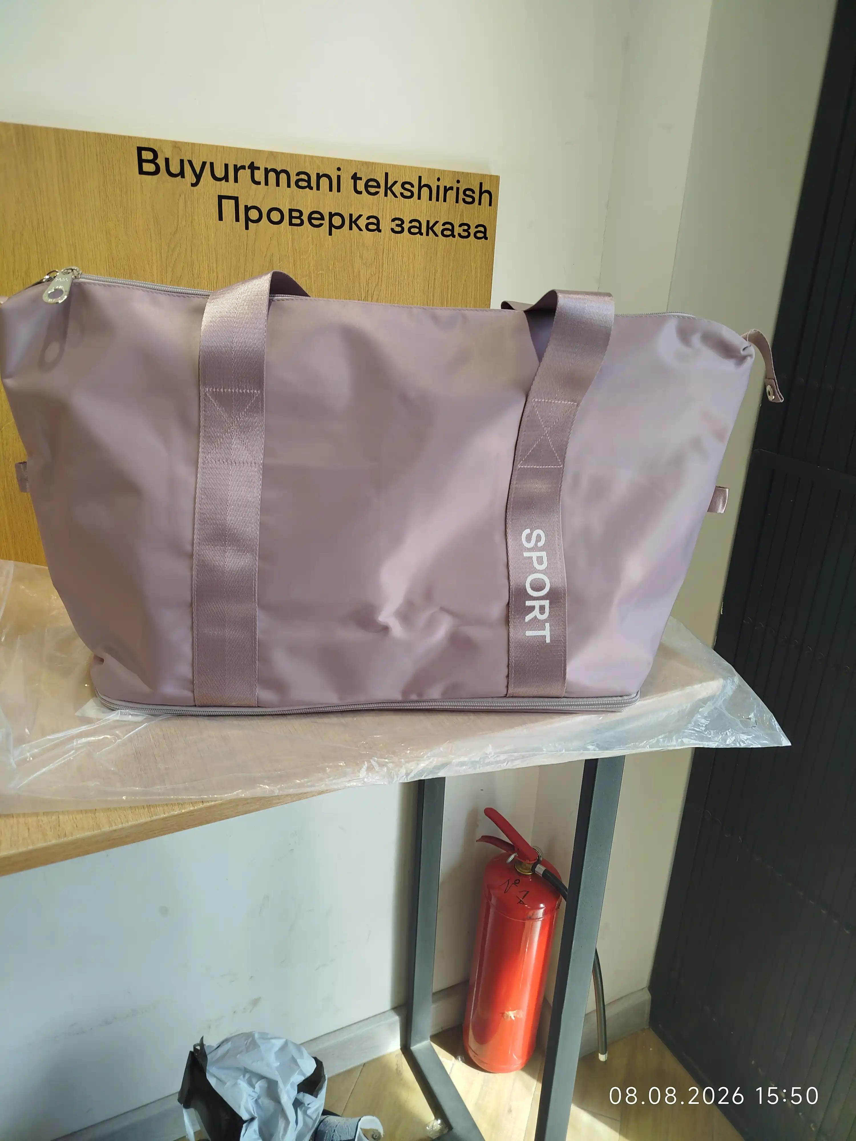 Sport, sayohat va fitnes uchun pastki bo‘limli uniseks sport sumkasi