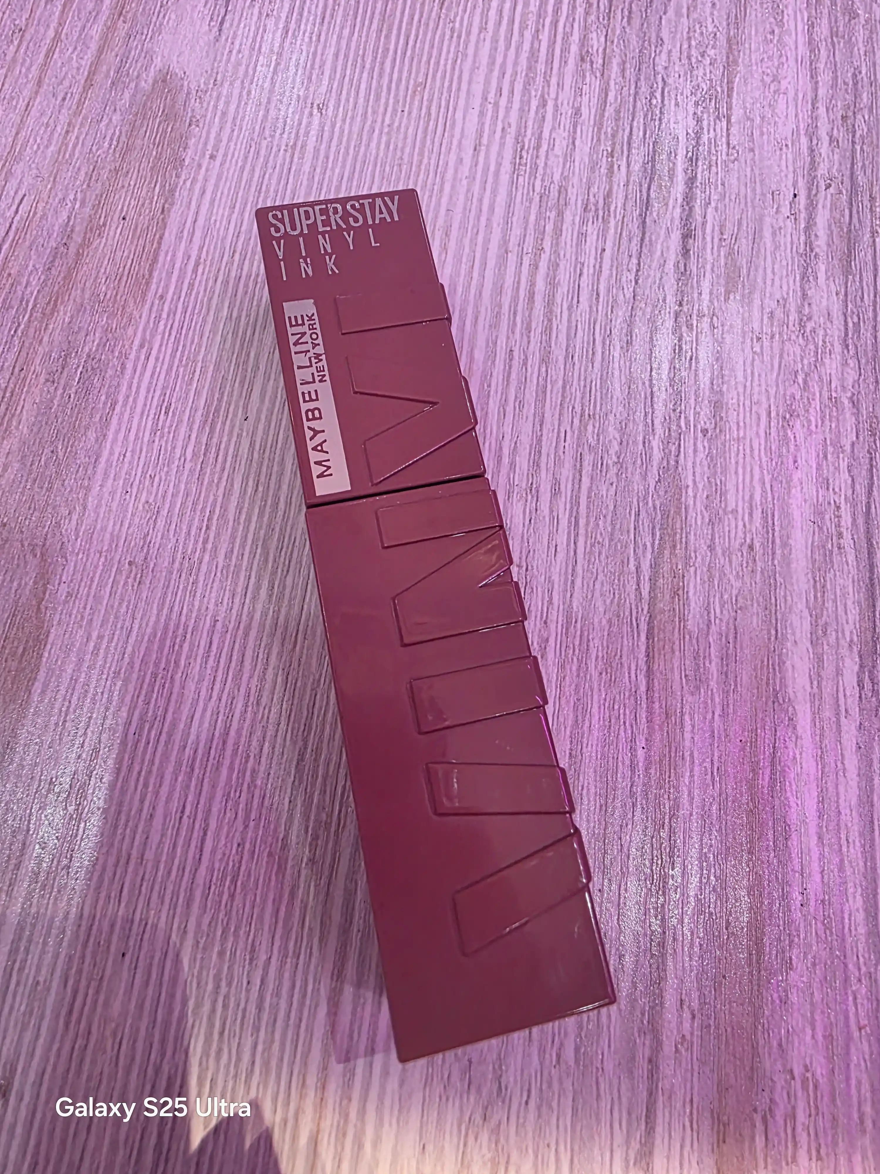 Помада Vinyl Ink 35 Cheeky Maybelline New York, жидкая, стойкая и глянцевая