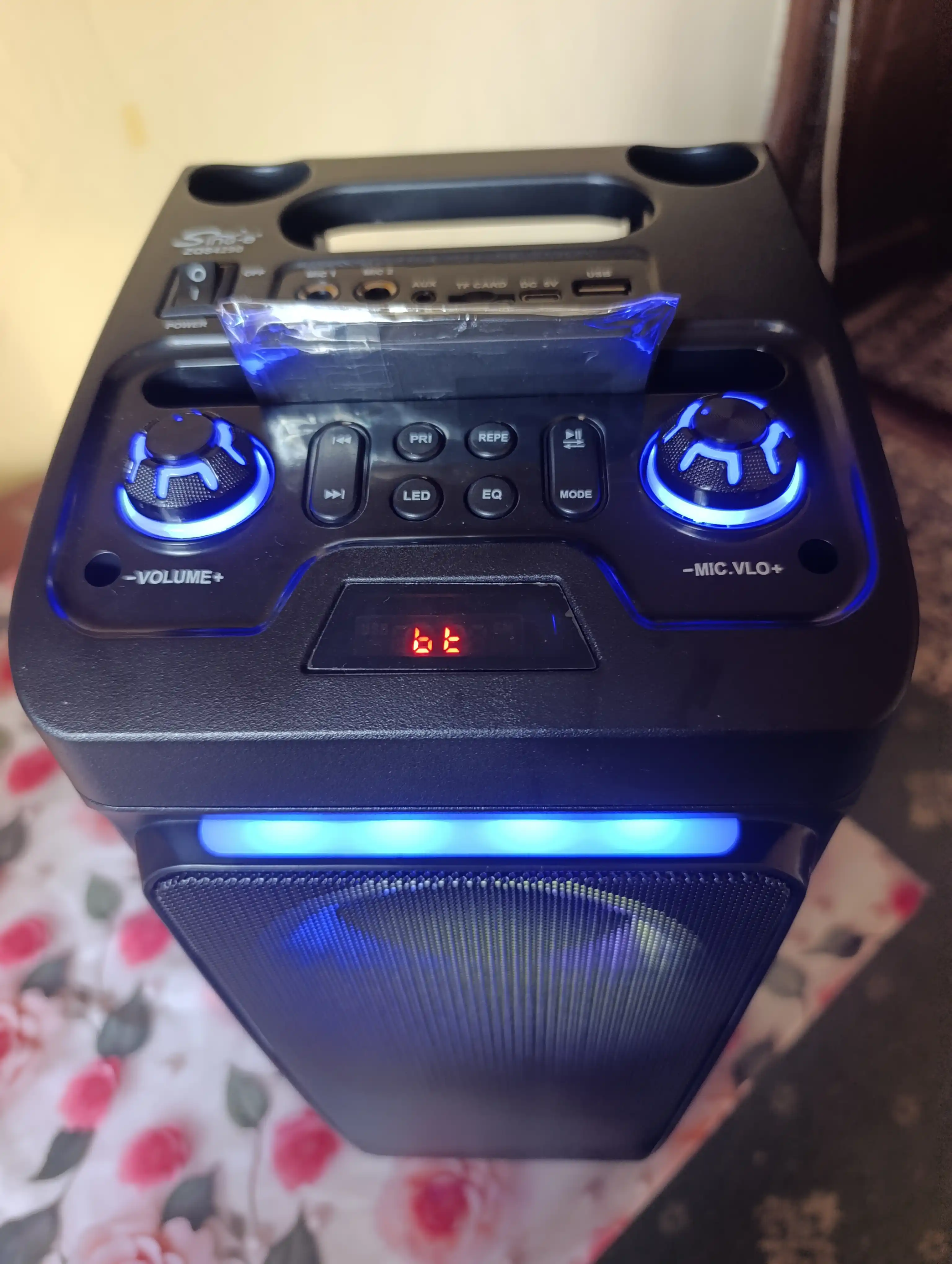 Портативная Bluetooth-колонка с микрофоном ZQS 4290.6227.6223 с яркими LED-лампами