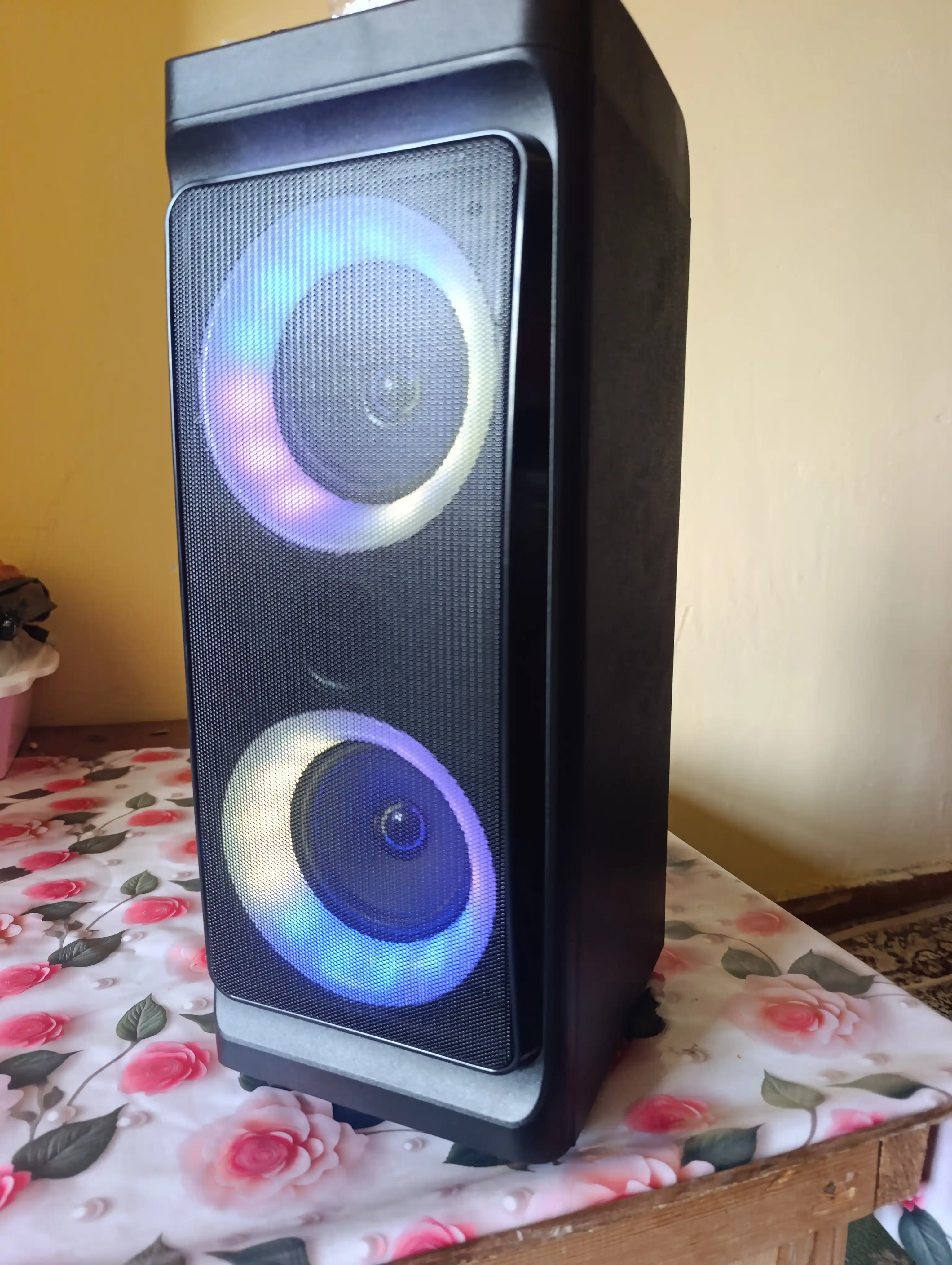 Портативная Bluetooth-колонка с микрофоном ZQS 4290.6227.6223 с яркими LED-лампами