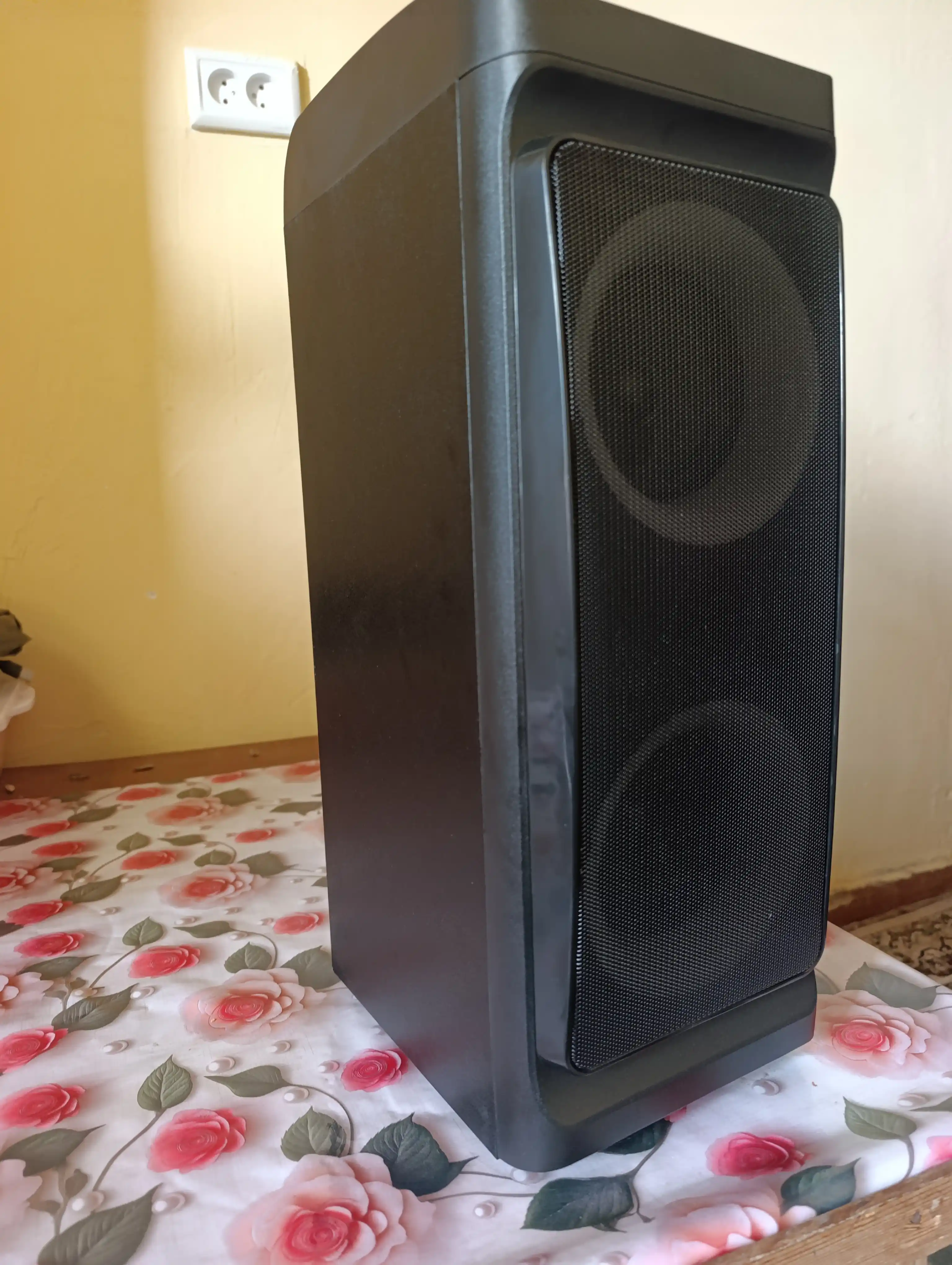 Портативная Bluetooth-колонка с микрофоном ZQS 4290.6227.6223 с яркими LED-лампами