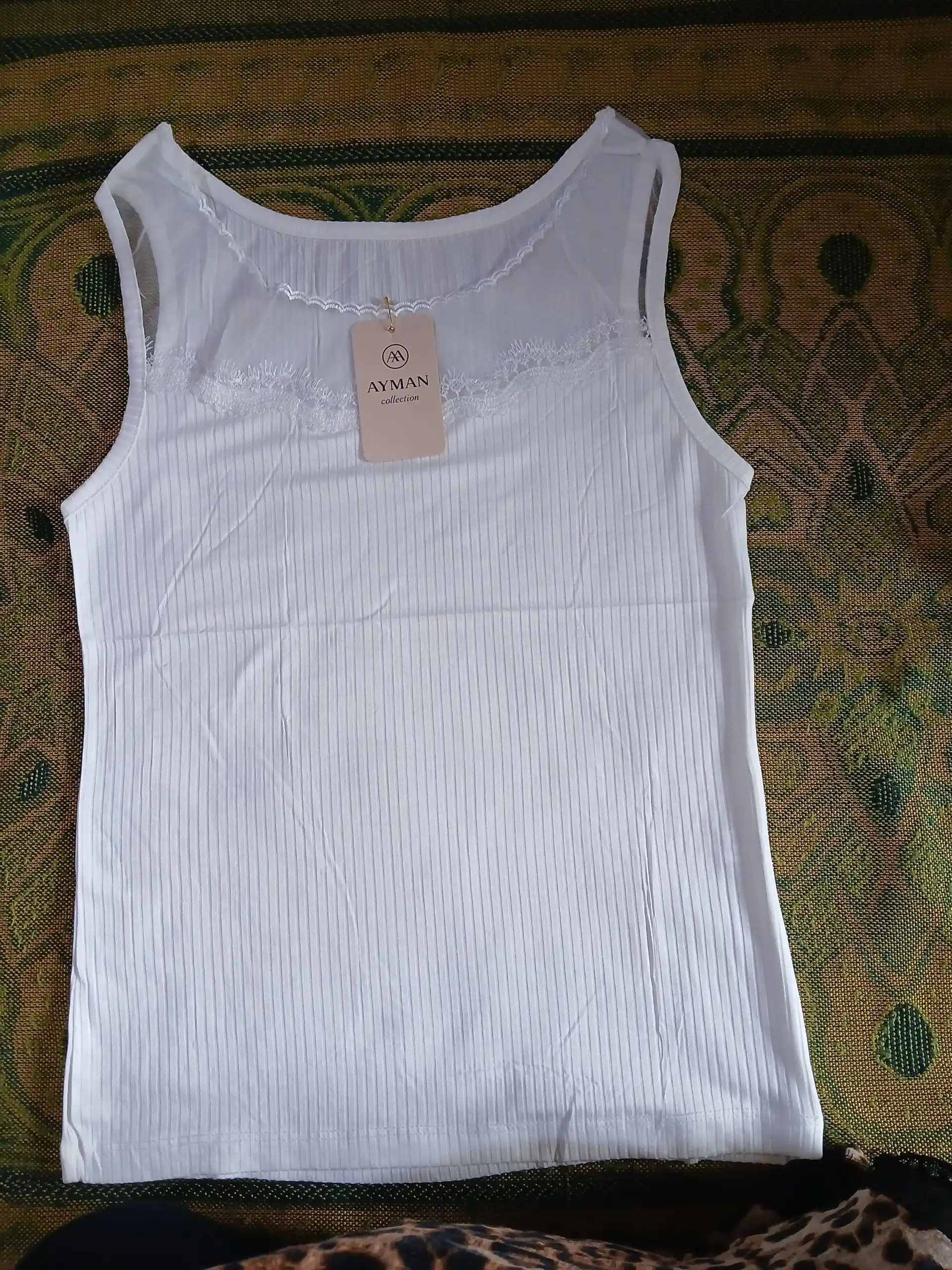 Ayollar maykasi, ayollar topi, oq top, oq mayka, bazaviy top, dantelli top