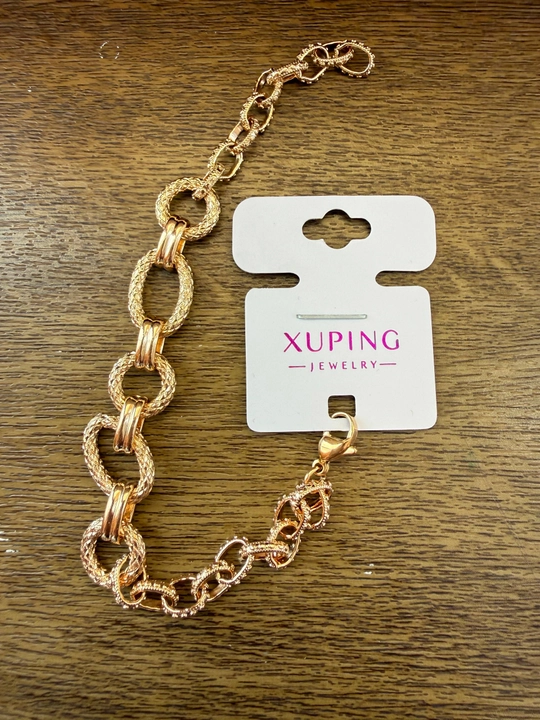 Браслеты золотистого цвета. Поставляются в коробке. Изделие бренда XUPING — стильный
