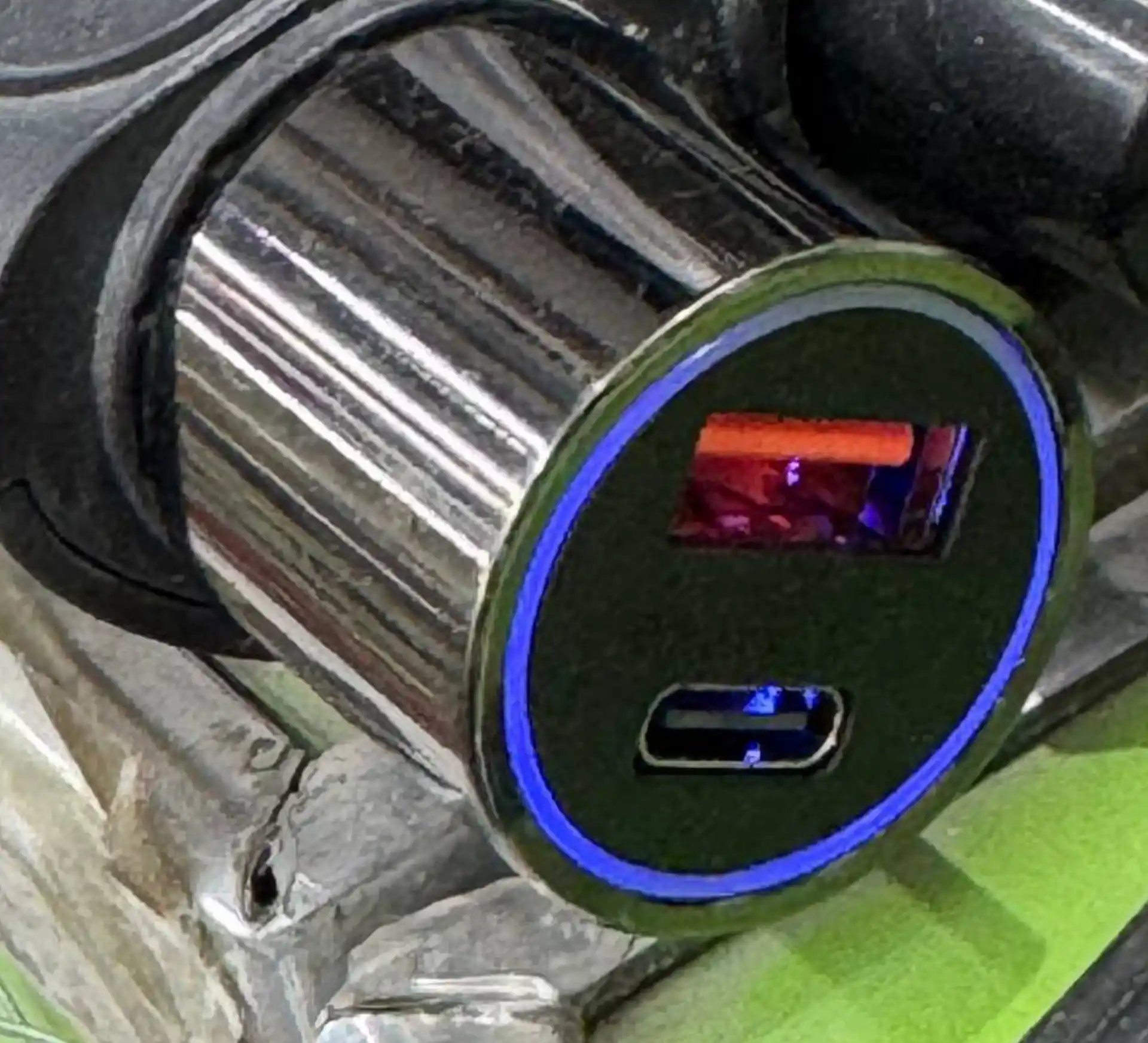 Автомобильное зарядное устройство, USB-A+Type C