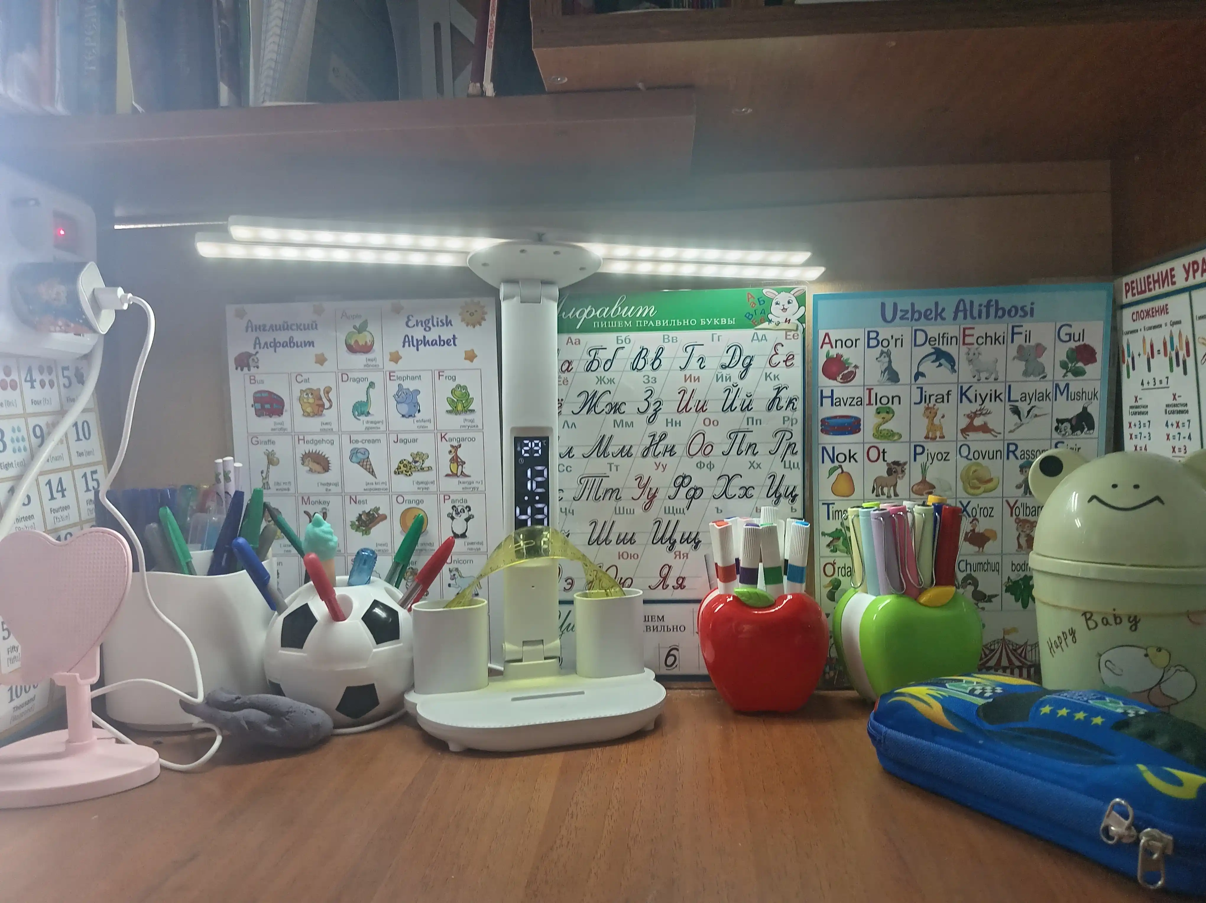 LED ko'p funksiyali stol chiroqi, sensorli chiroq, akkumulyator bilan va akkumulyatorsiz